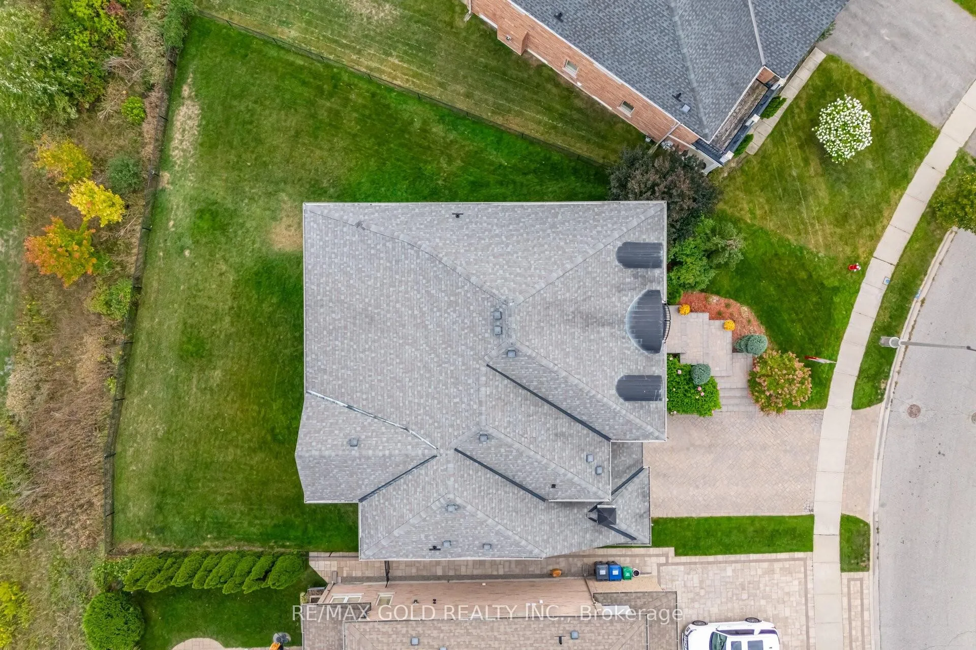 Photo 40 of 10 Vissini Way, Brampton, Bram East — HOMEH