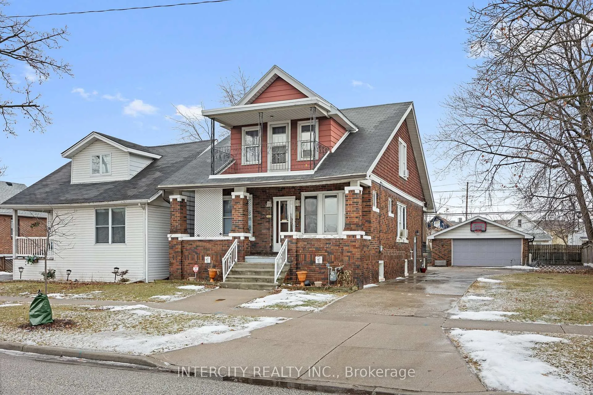 Photo 1 of 1571 Albert Road, Windsor — HOMEH