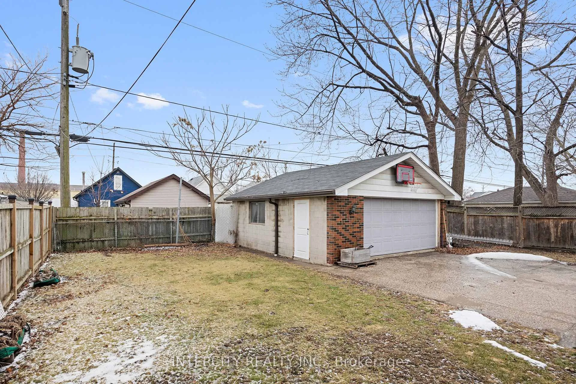 Photo 4 of 1571 Albert Road, Windsor — HOMEH