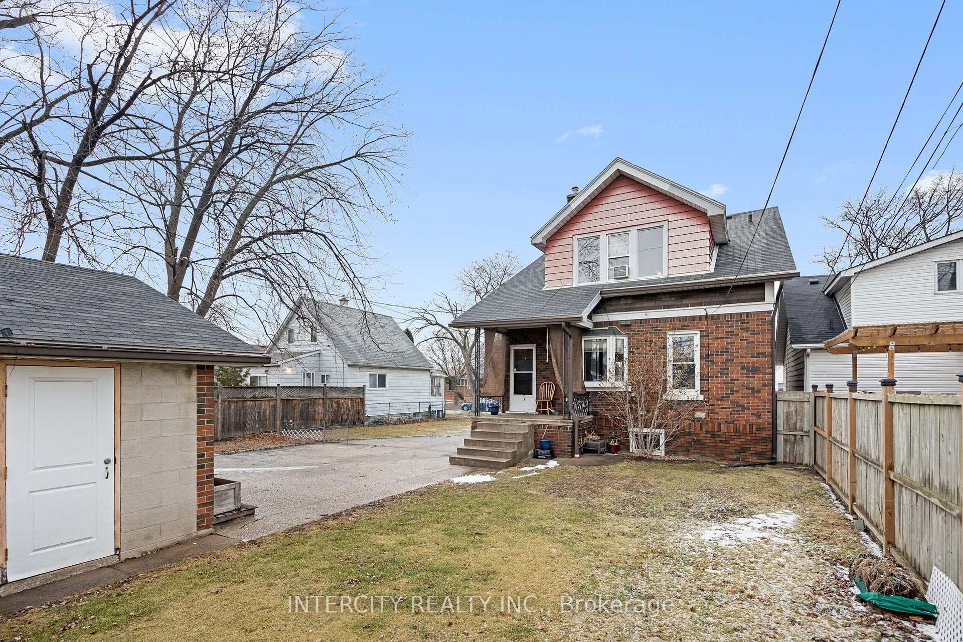 Photo 5 of 1571 Albert Road, Windsor — HOMEH