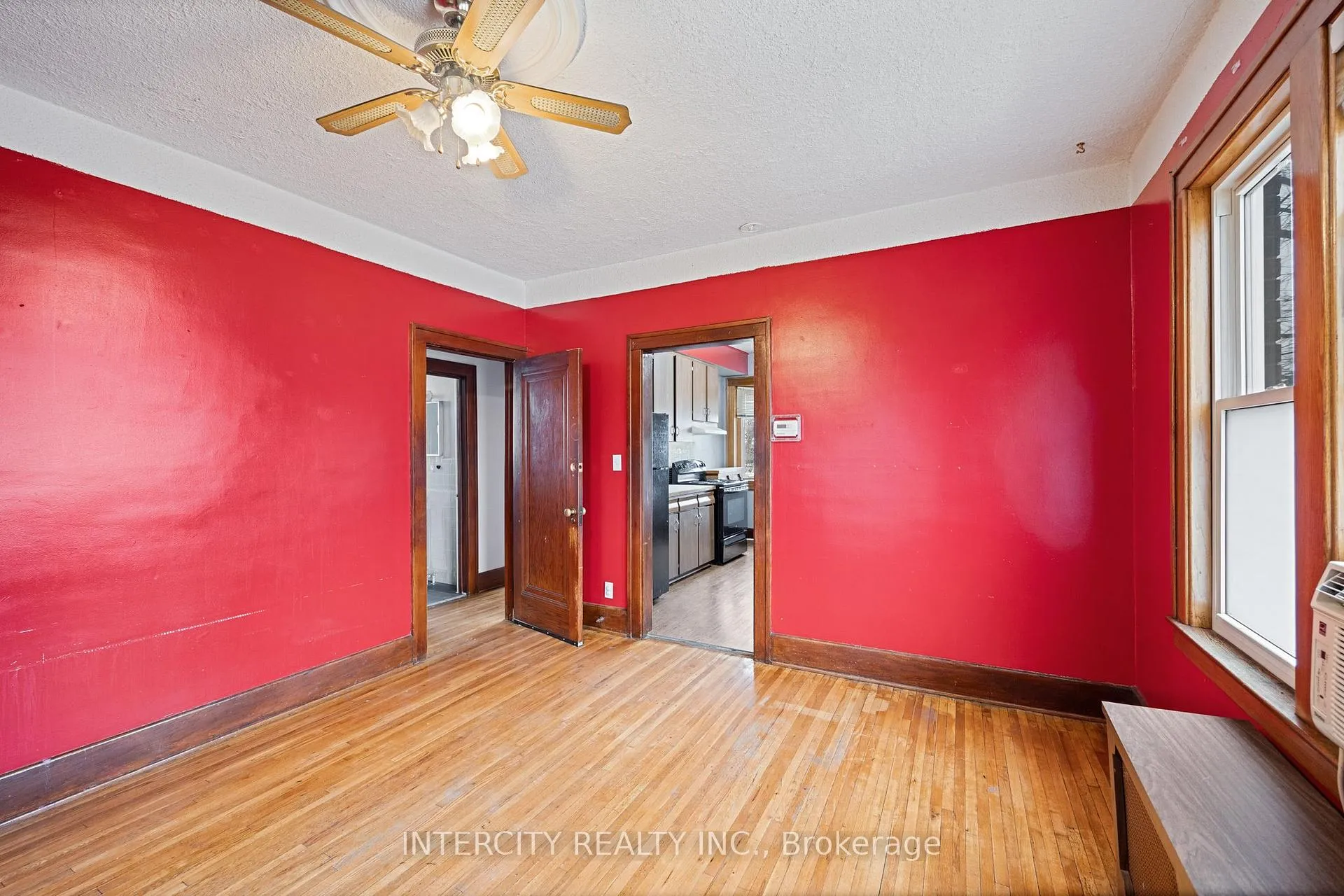 Photo 9 of 1571 Albert Road, Windsor — HOMEH