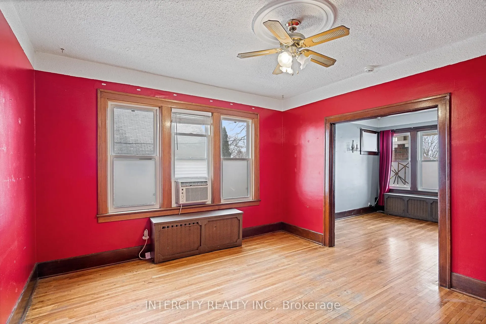 Photo 10 of 1571 Albert Road, Windsor — HOMEH