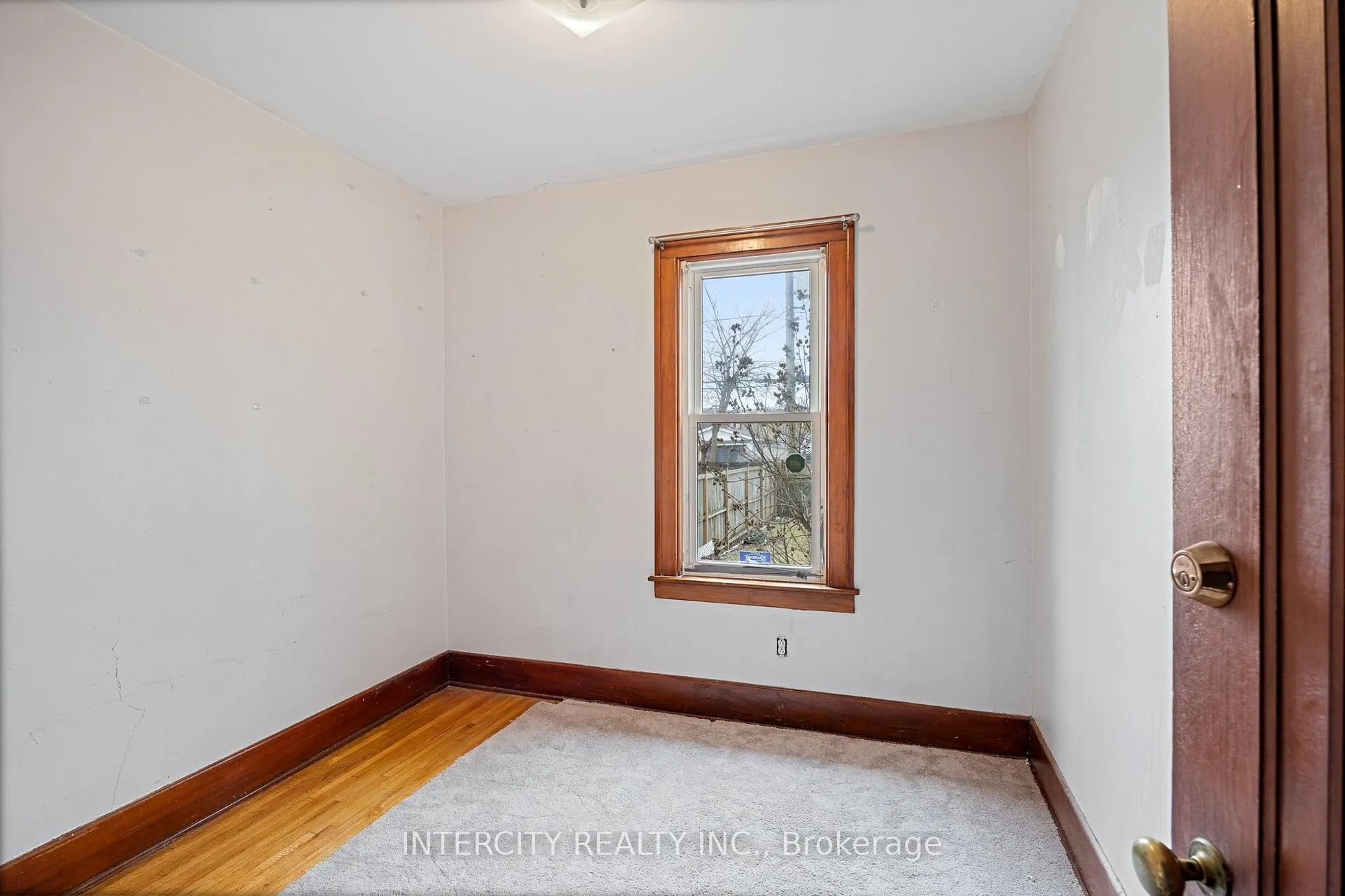 Photo 11 of 1571 Albert Road, Windsor — HOMEH
