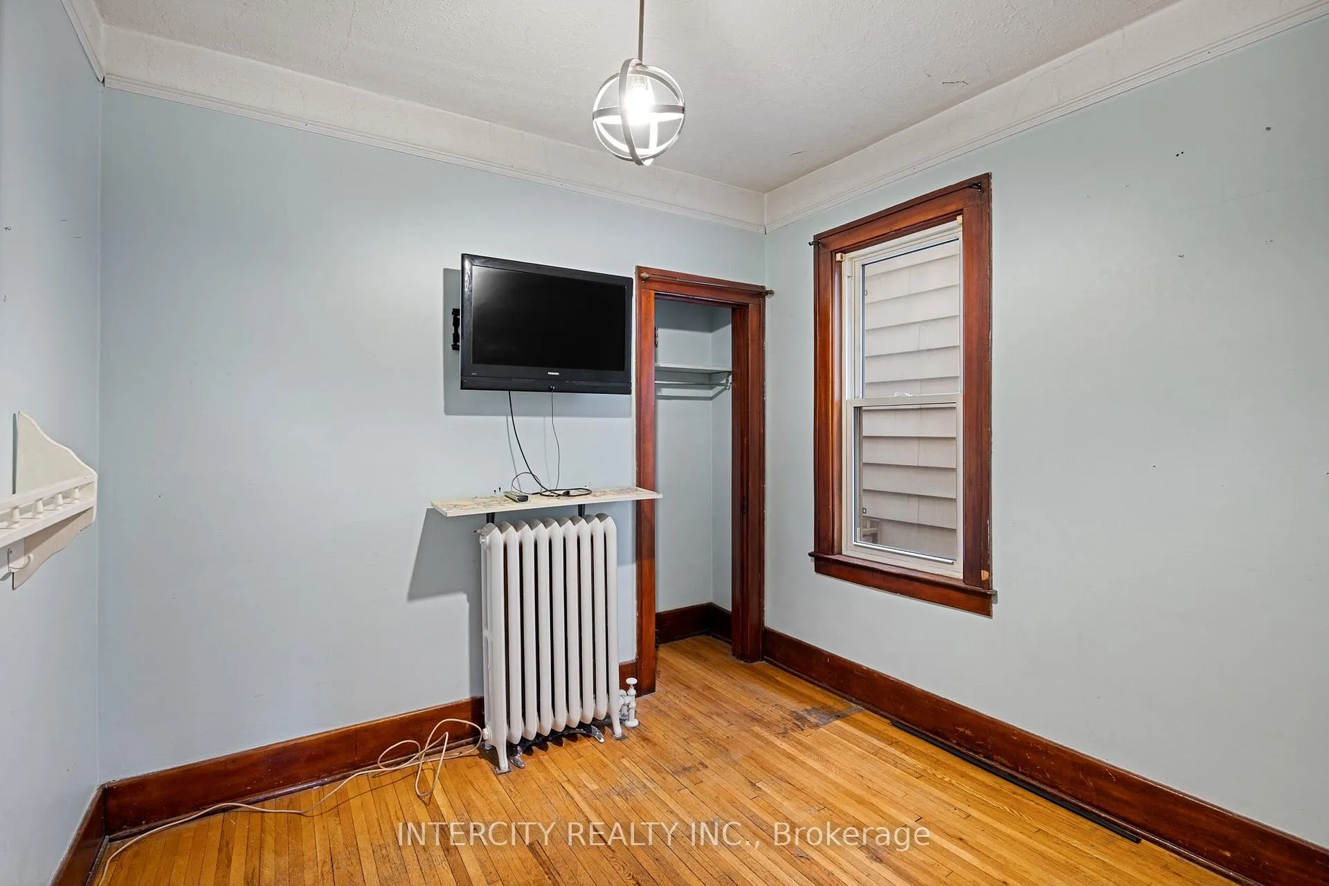Photo 12 of 1571 Albert Road, Windsor — HOMEH