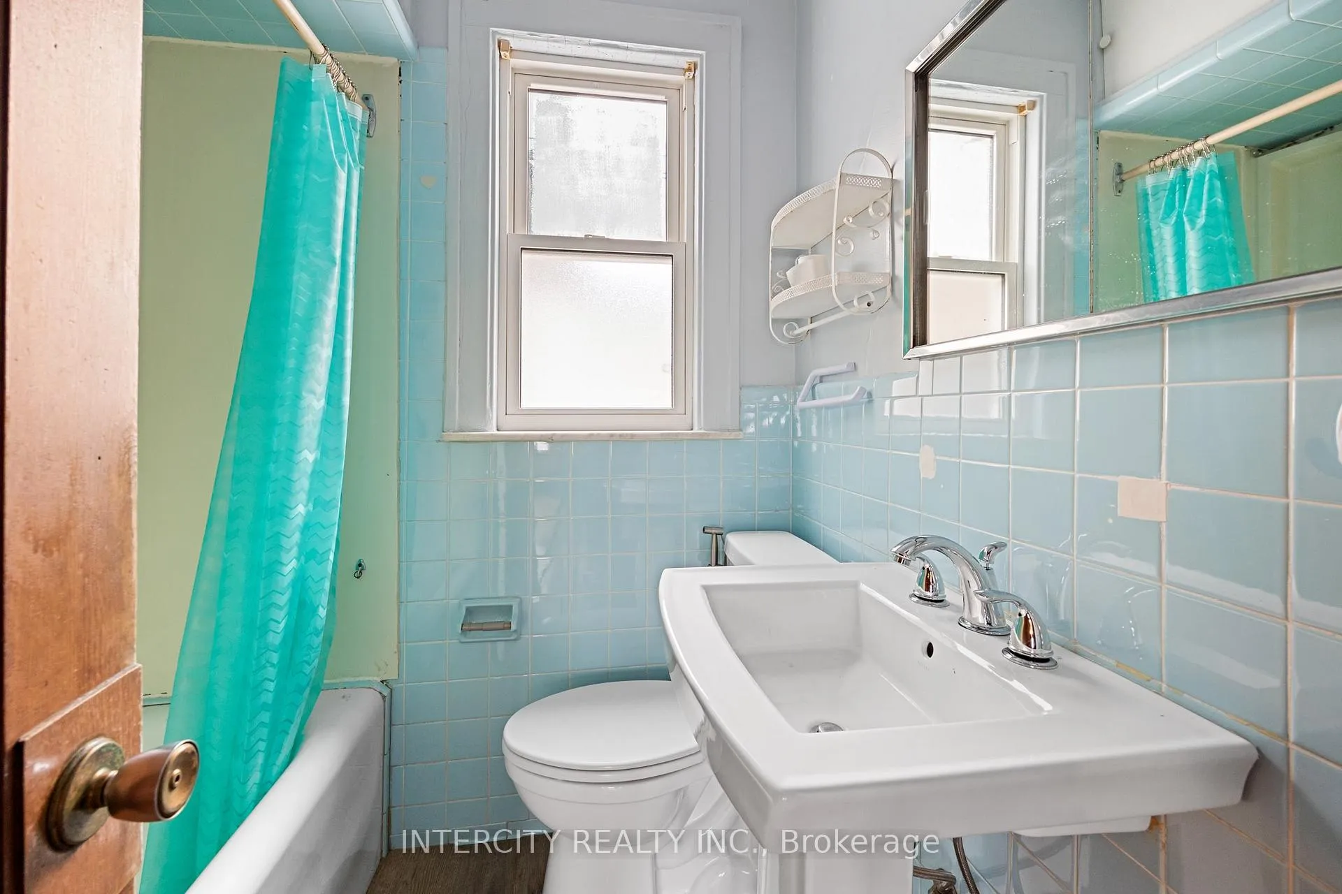 Photo 13 of 1571 Albert Road, Windsor — HOMEH