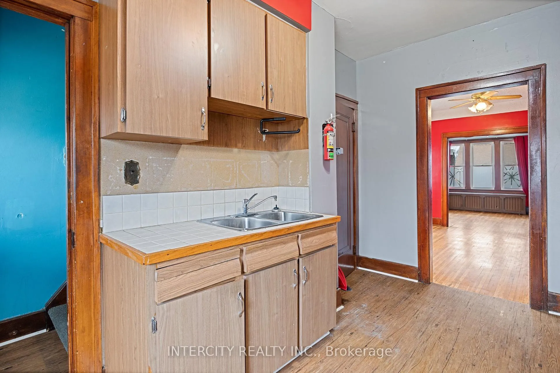 Photo 15 of 1571 Albert Road, Windsor — HOMEH
