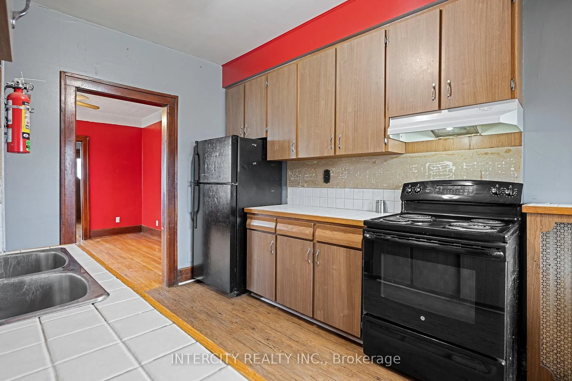 Photo 16 of 1571 Albert Road, Windsor — HOMEH