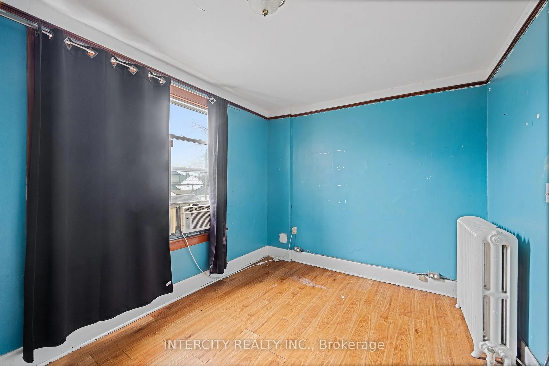 Photo 20 of 1571 Albert Road, Windsor — HOMEH