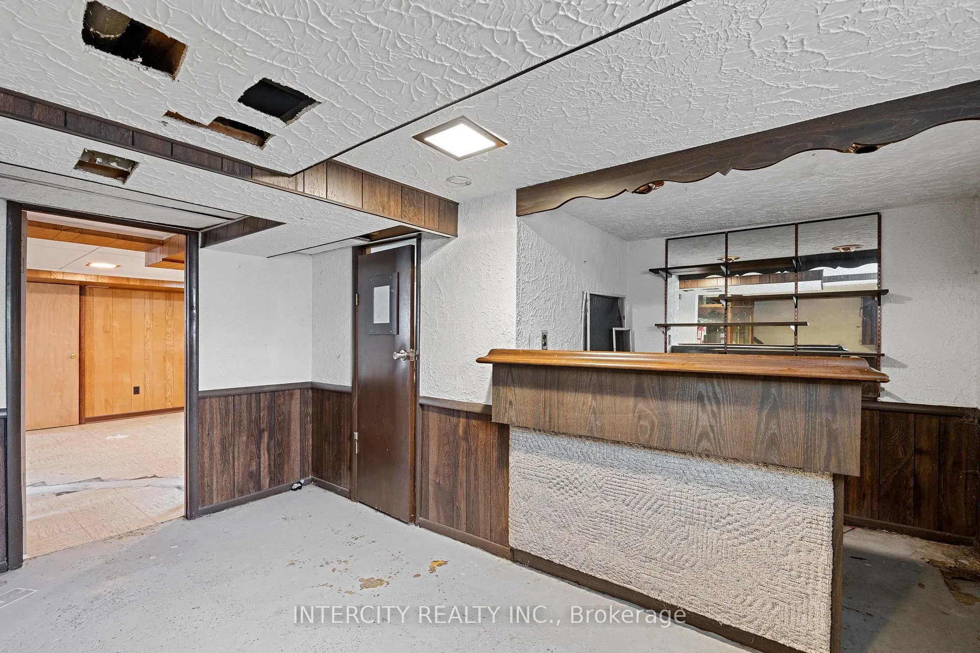 Photo 24 of 1571 Albert Road, Windsor — HOMEH