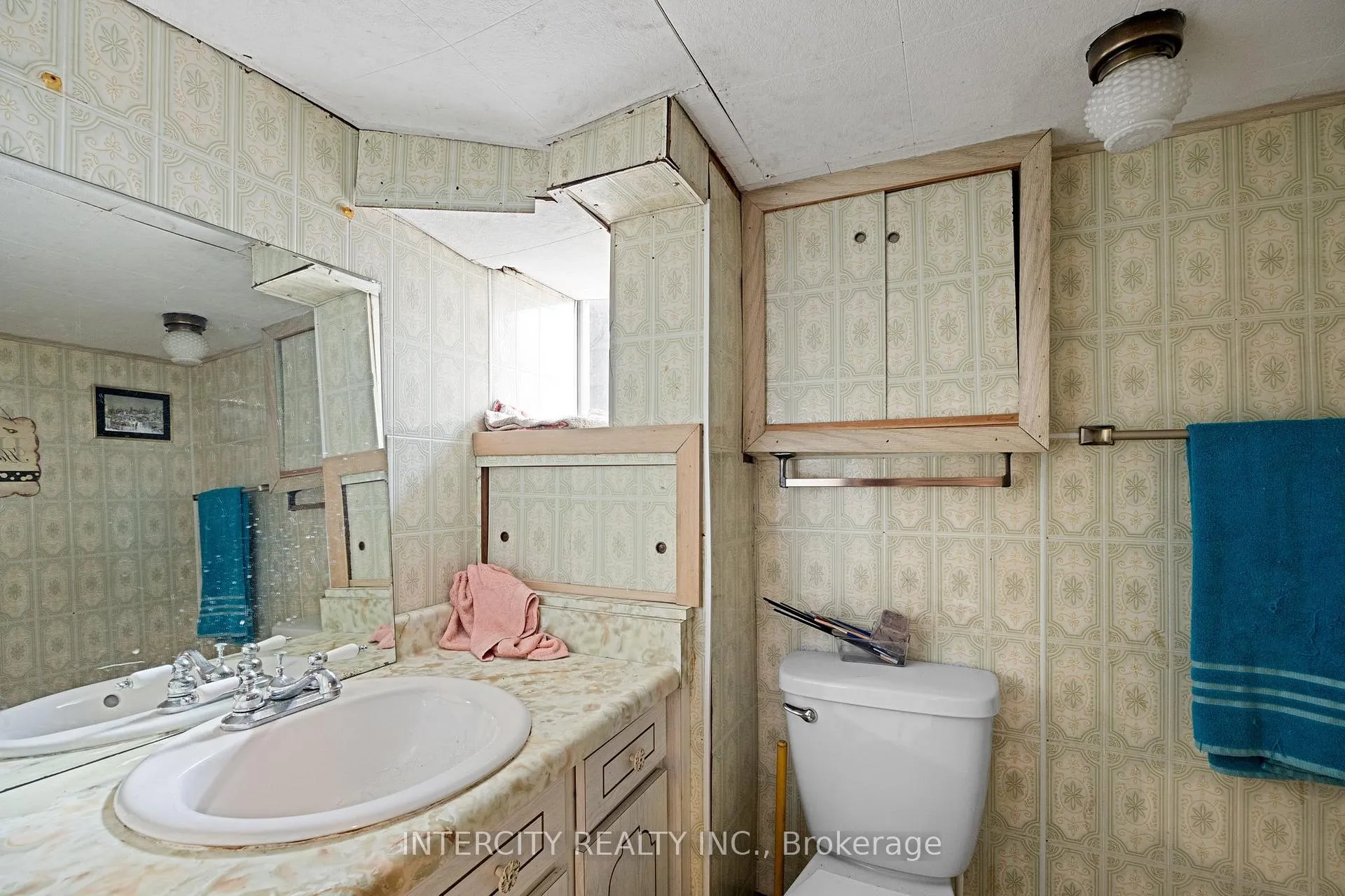 Photo 25 of 1571 Albert Road, Windsor — HOMEH