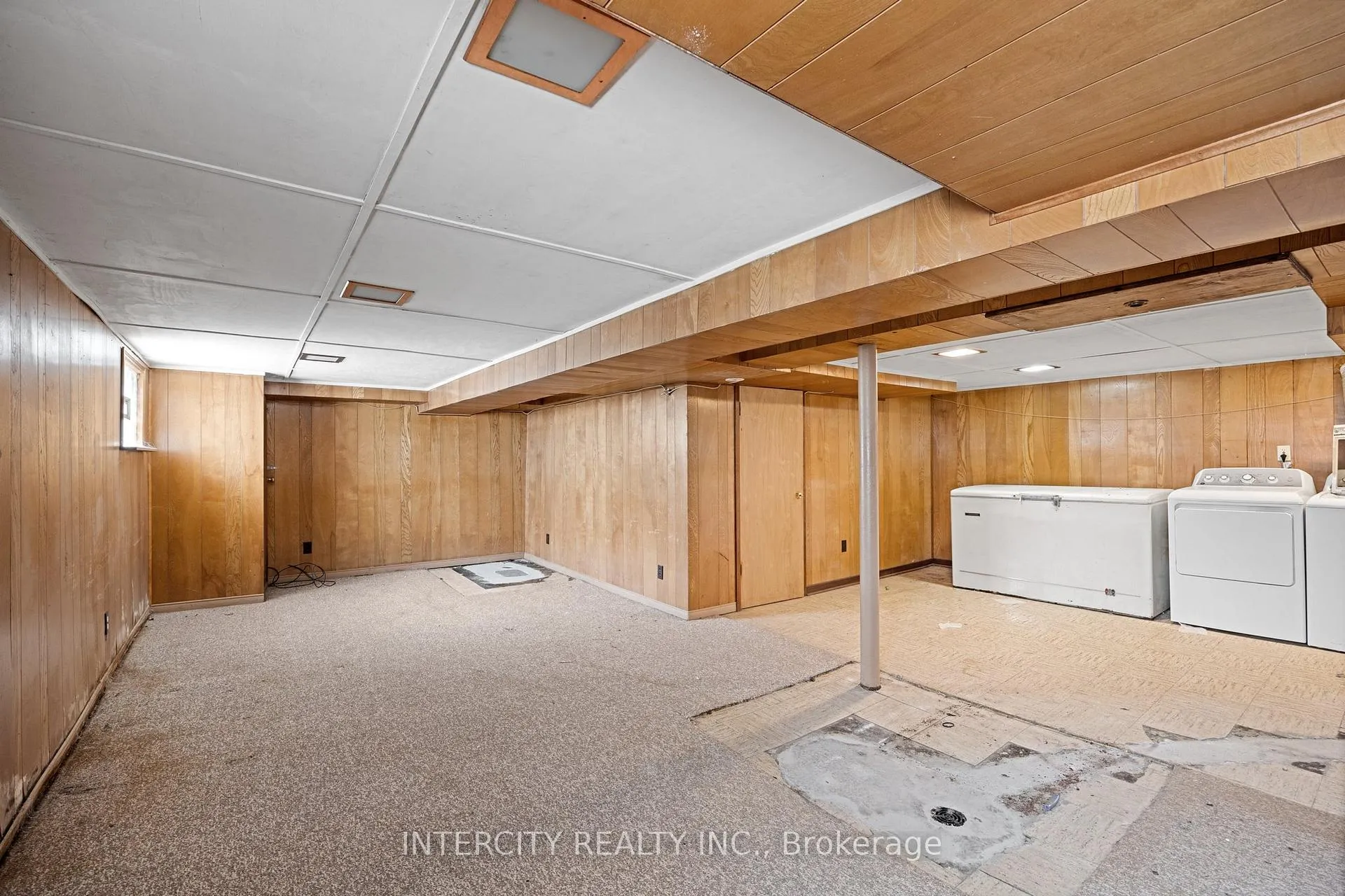 Photo 26 of 1571 Albert Road, Windsor — HOMEH