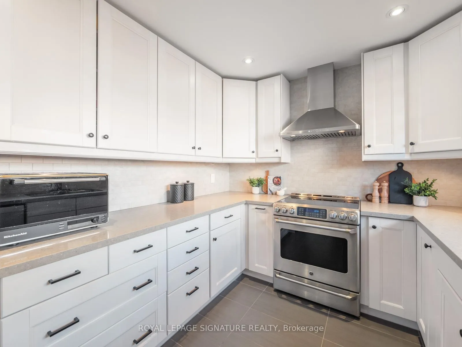 Photo 15 of 283 Hampton Heath Road, Burlington, Appleby — HOMEH