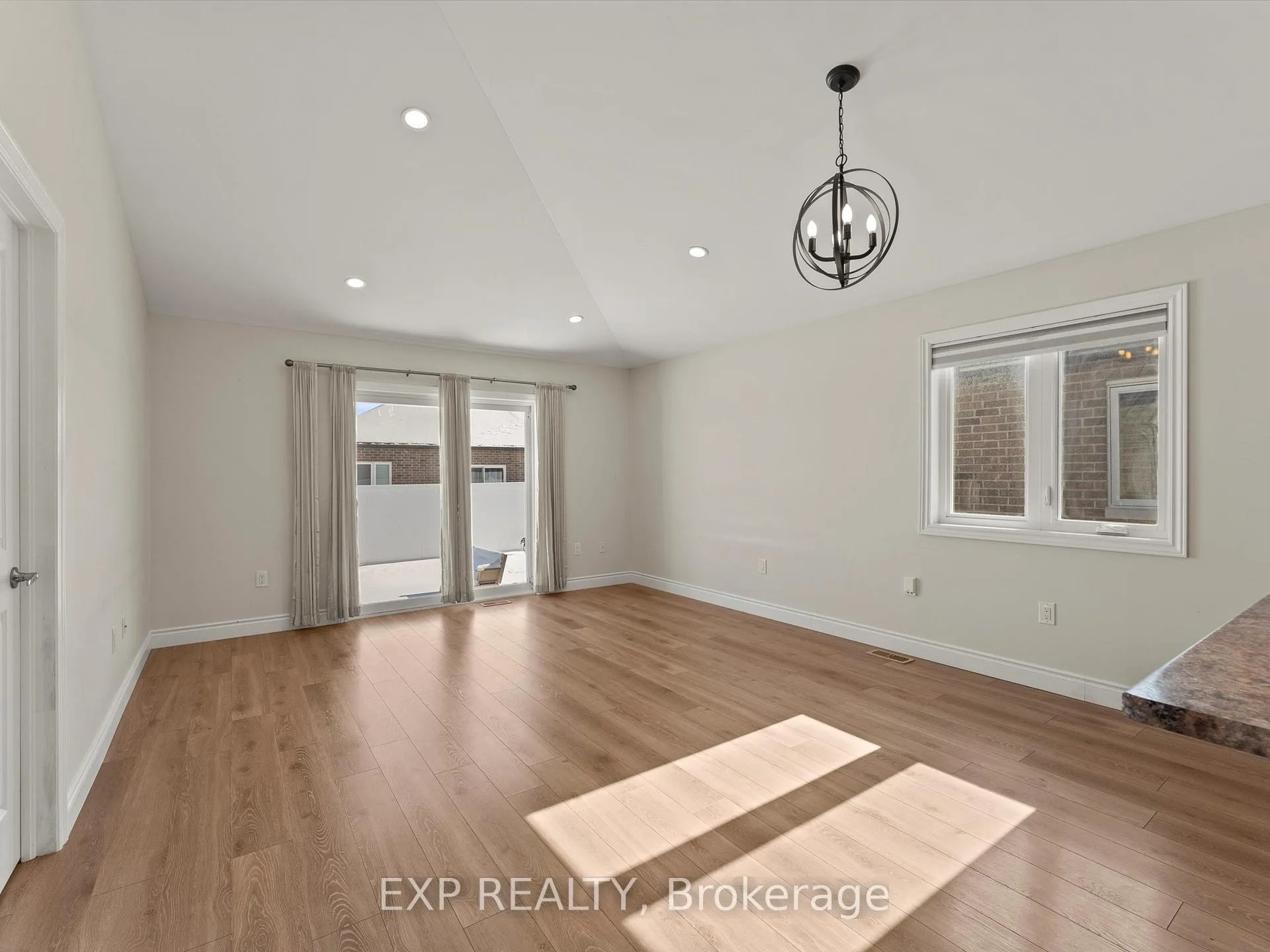 Photo 13 of 2540 Pillette Road, Windsor — HOMEH
