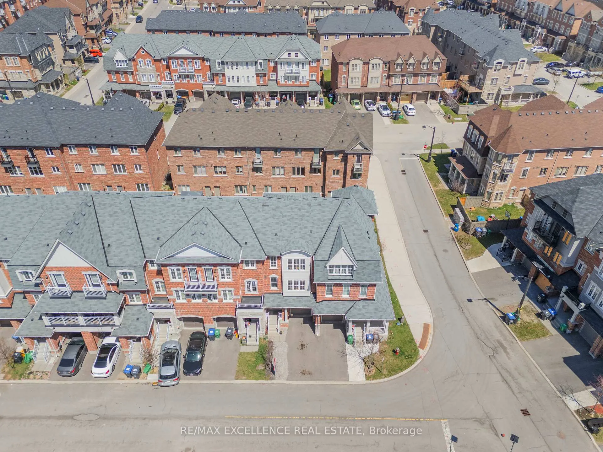 Photo 4 of 33 Miami Grove, Brampton, Heart Lake East — HOMEH