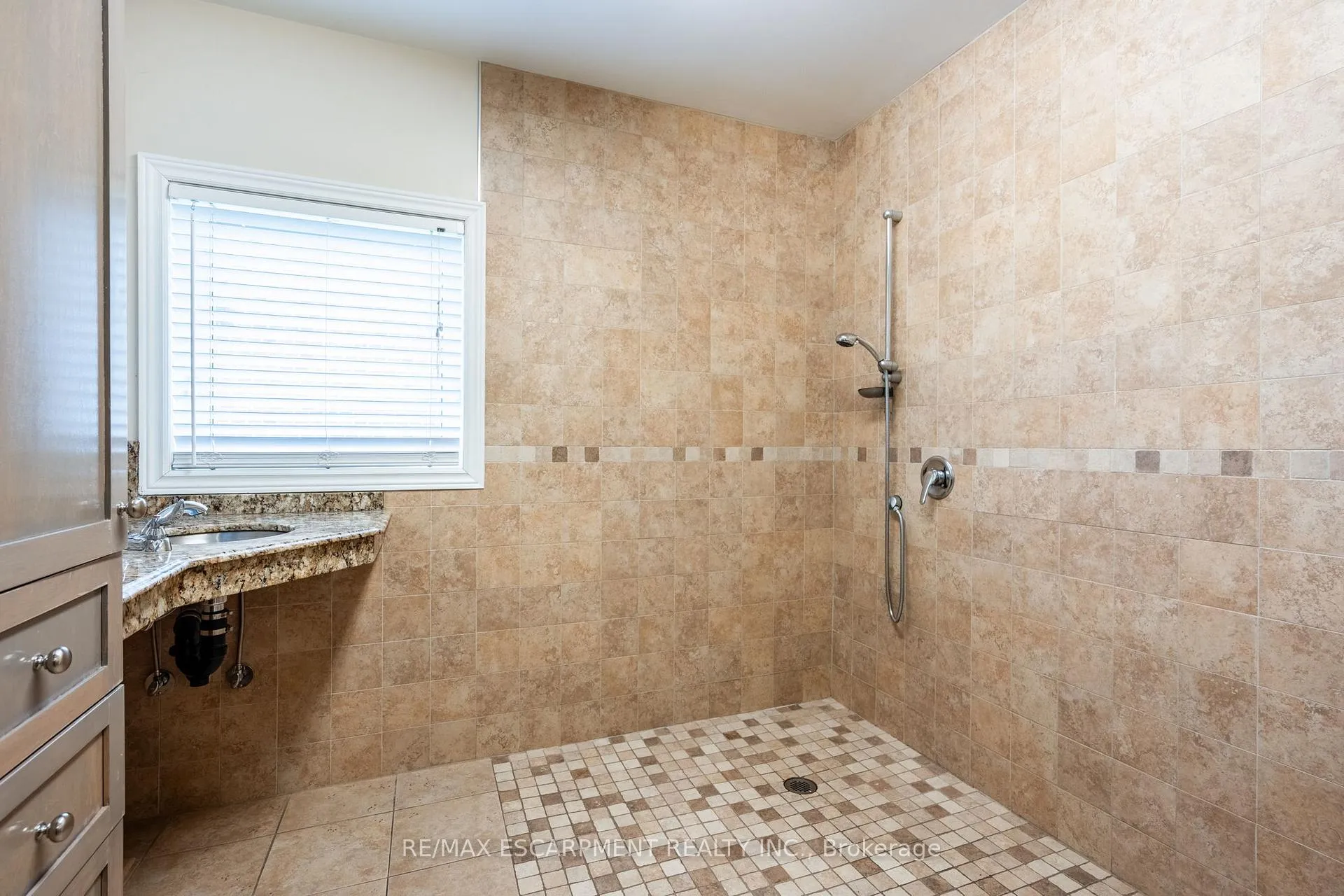 Photo 17 of 248 Hysert Road, Grimsby, Grimsby Escarpment — HOMEH