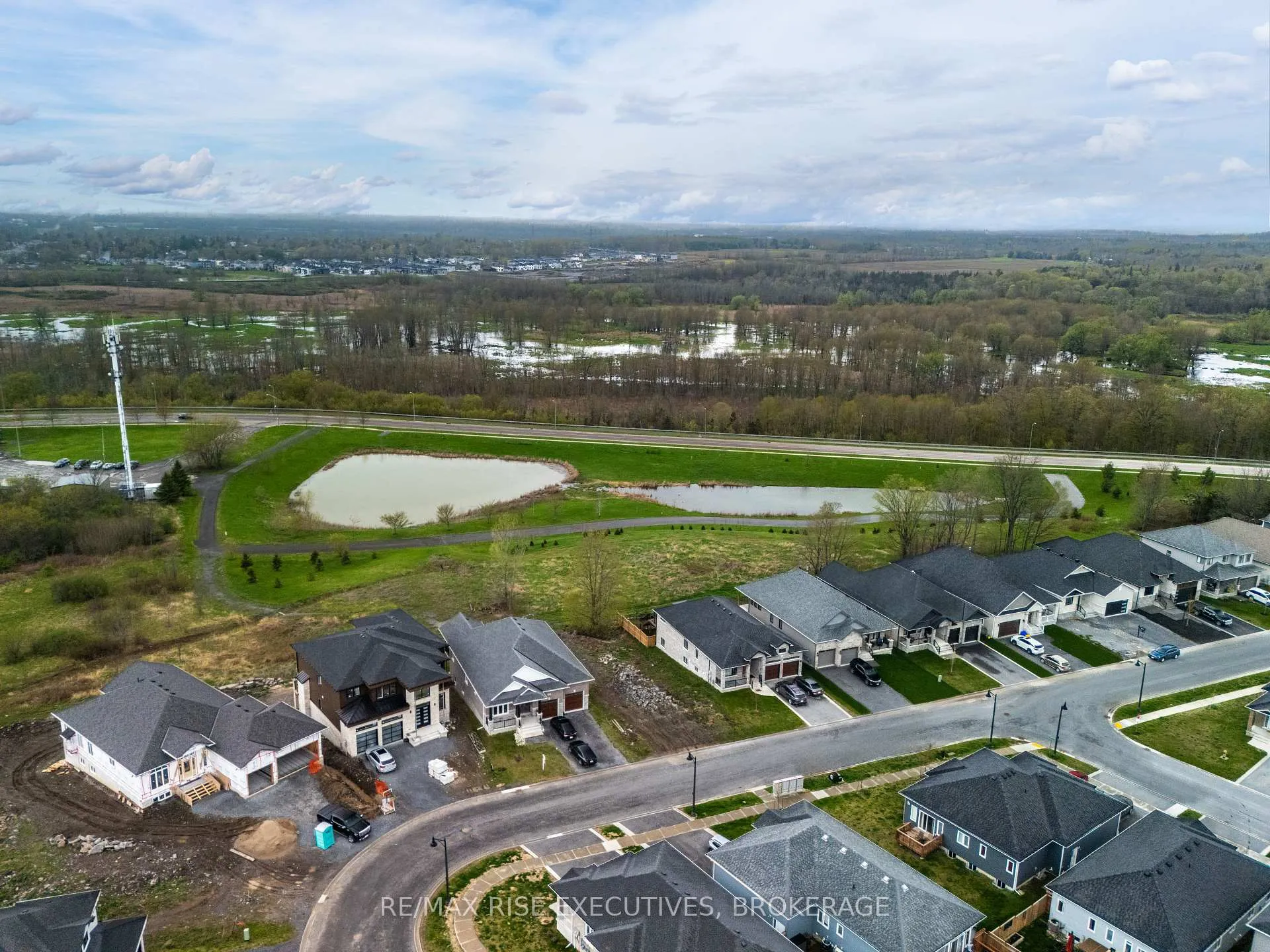 Photo 4 of 1247 Carfa Crescent, Kingston, City Northwest — HOMEH