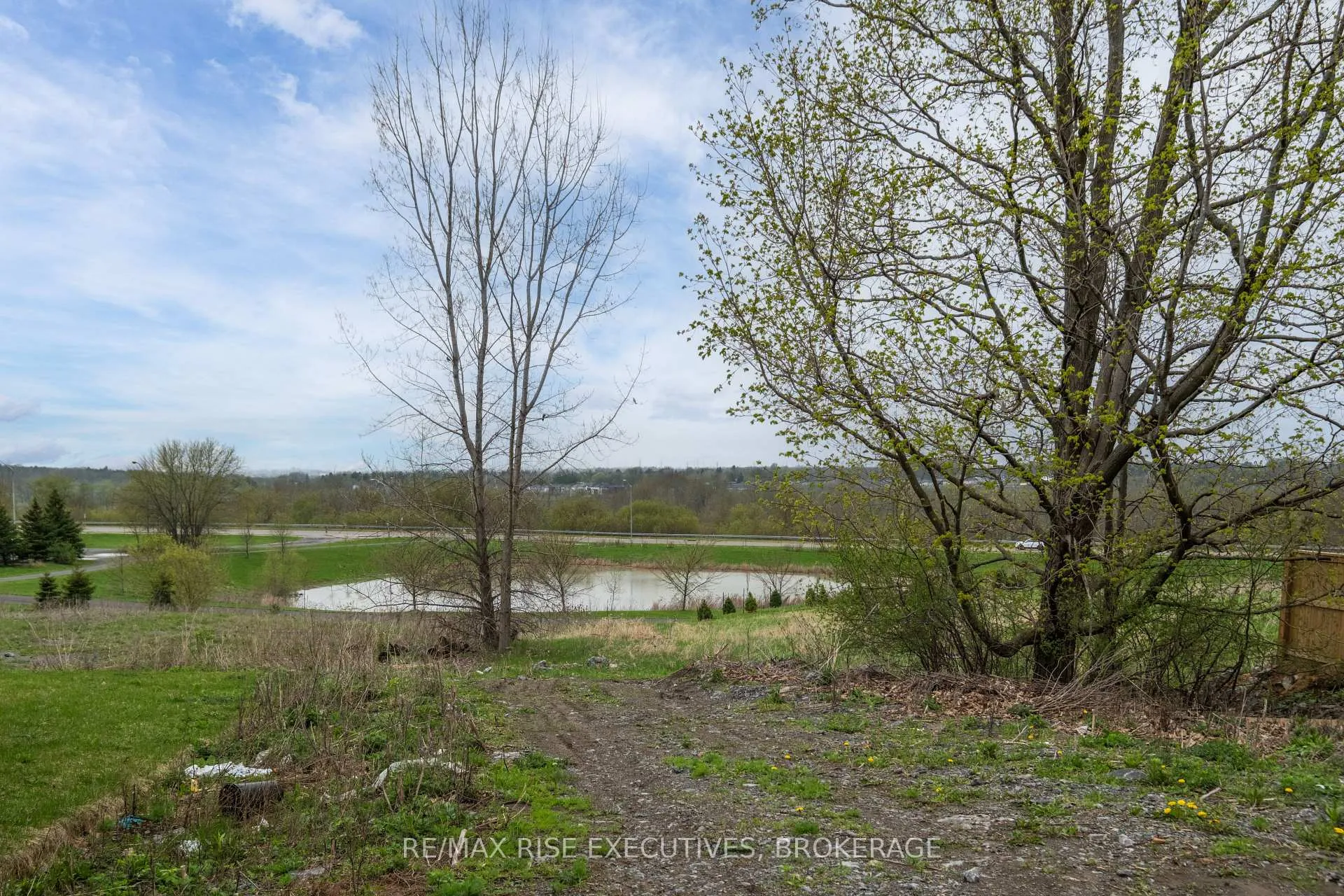 Photo 5 of 1247 Carfa Crescent, Kingston, City Northwest — HOMEH