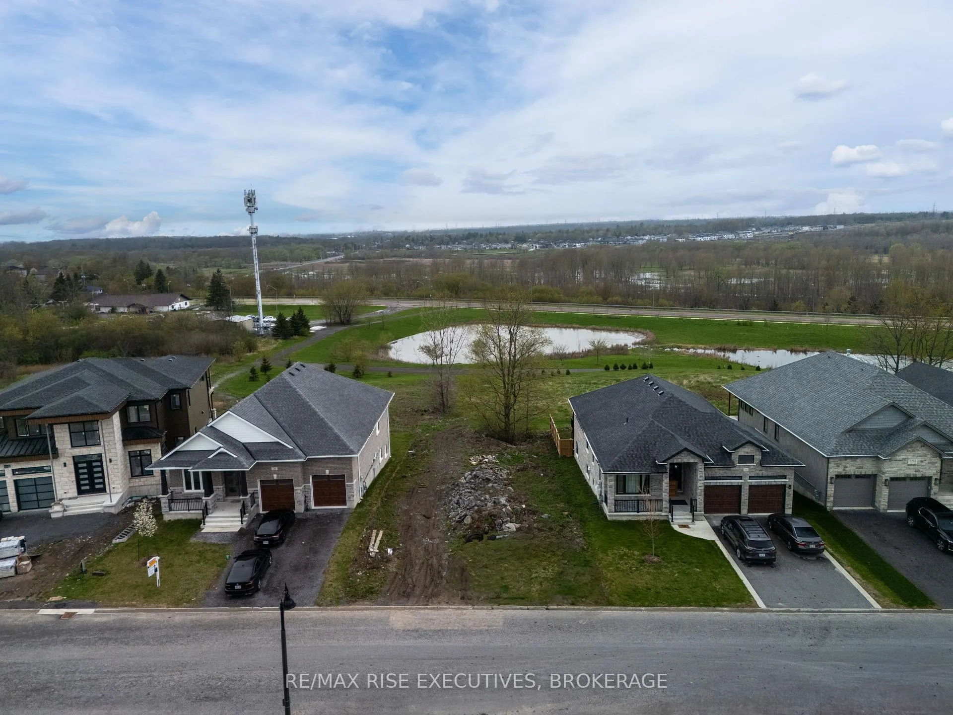 Photo 8 of 1247 Carfa Crescent, Kingston, City Northwest — HOMEH