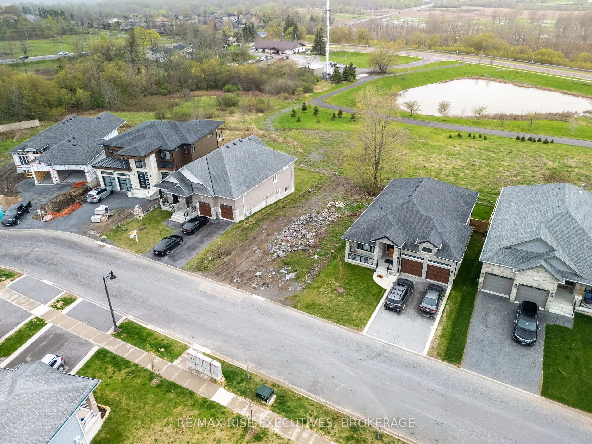 Photo 9 of 1247 Carfa Crescent, Kingston, City Northwest — HOMEH