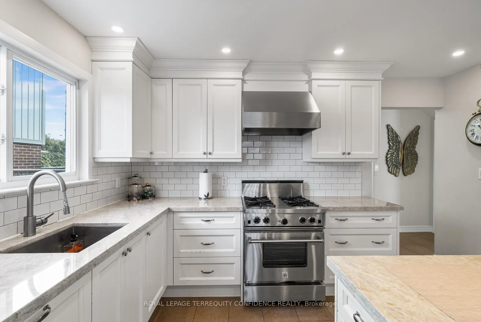 Photo 6 of 2 Ironshield Crescent, Markham, Royal Orchard — HOMEH