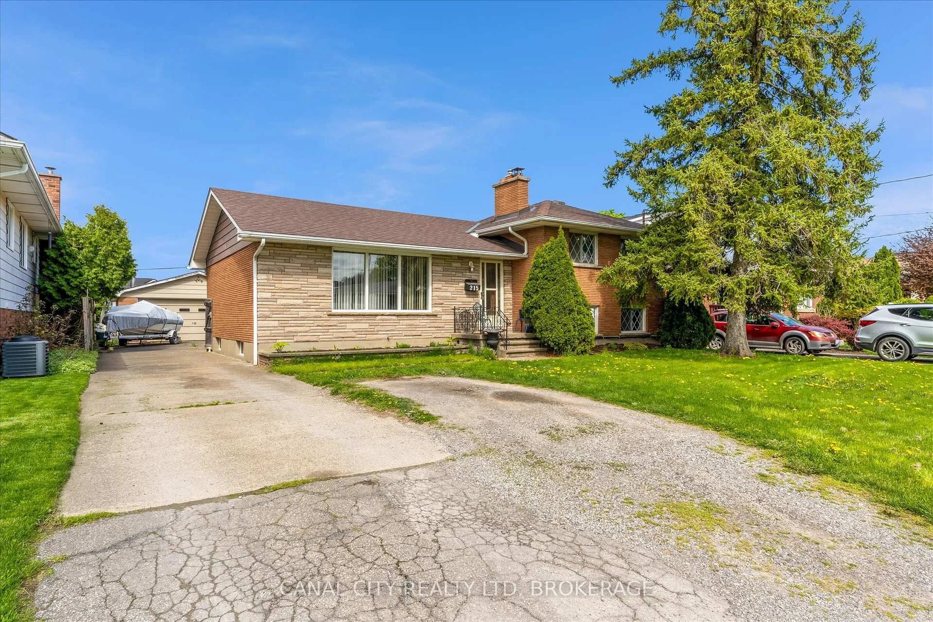 Photo 2 of 215 Ontario Street, Thorold, Allanburg/Thorold South — HOMEH
