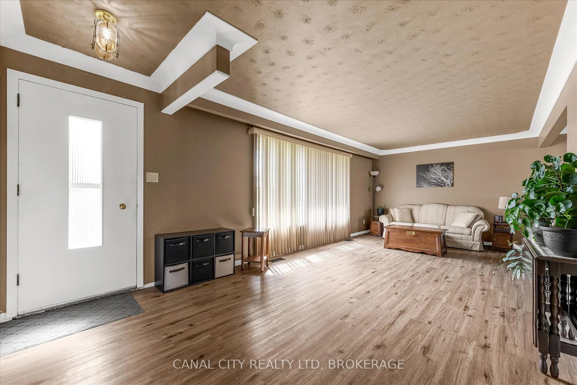 Photo 4 of 215 Ontario Street, Thorold, Allanburg/Thorold South — HOMEH