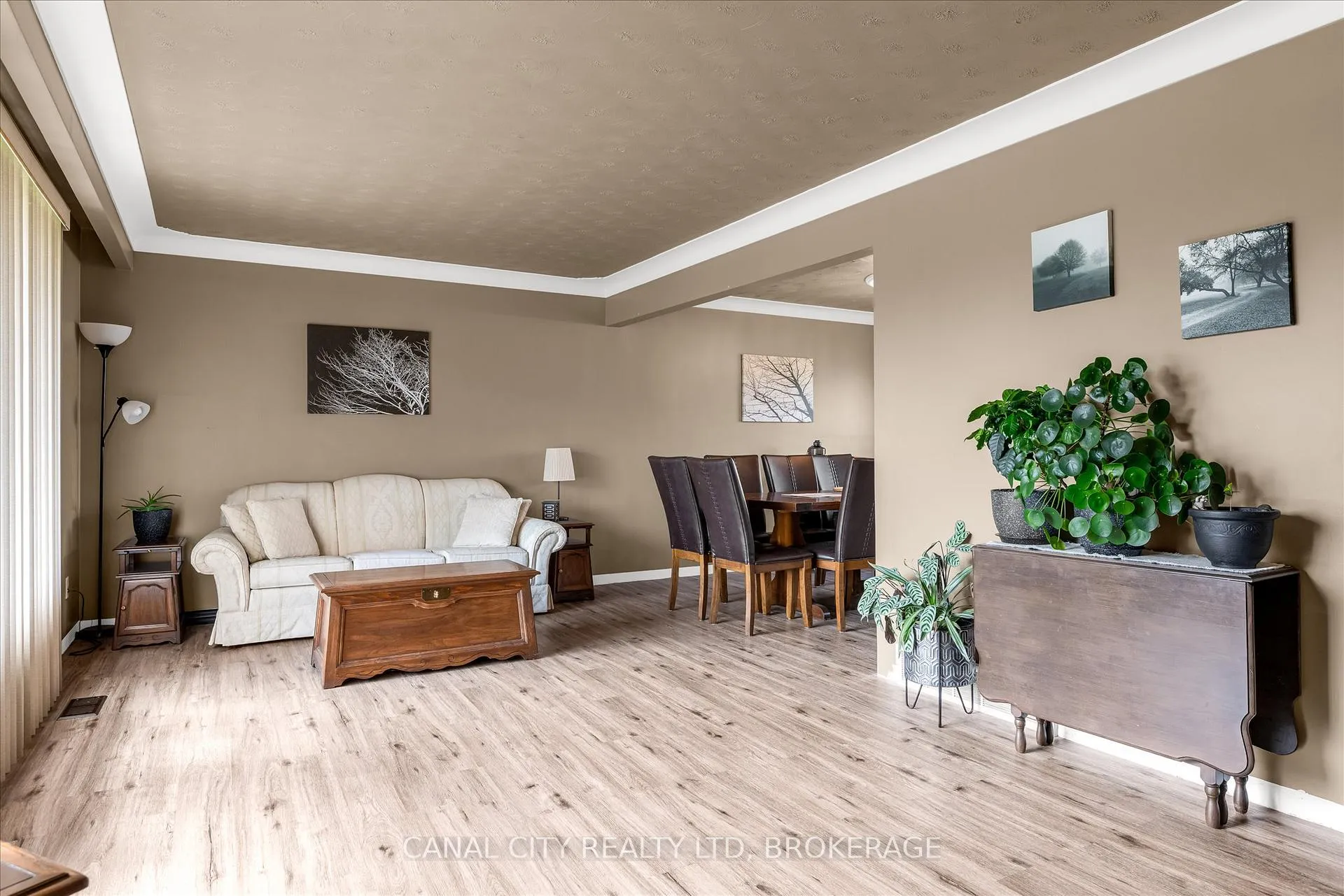 Photo 5 of 215 Ontario Street, Thorold, Allanburg/Thorold South — HOMEH
