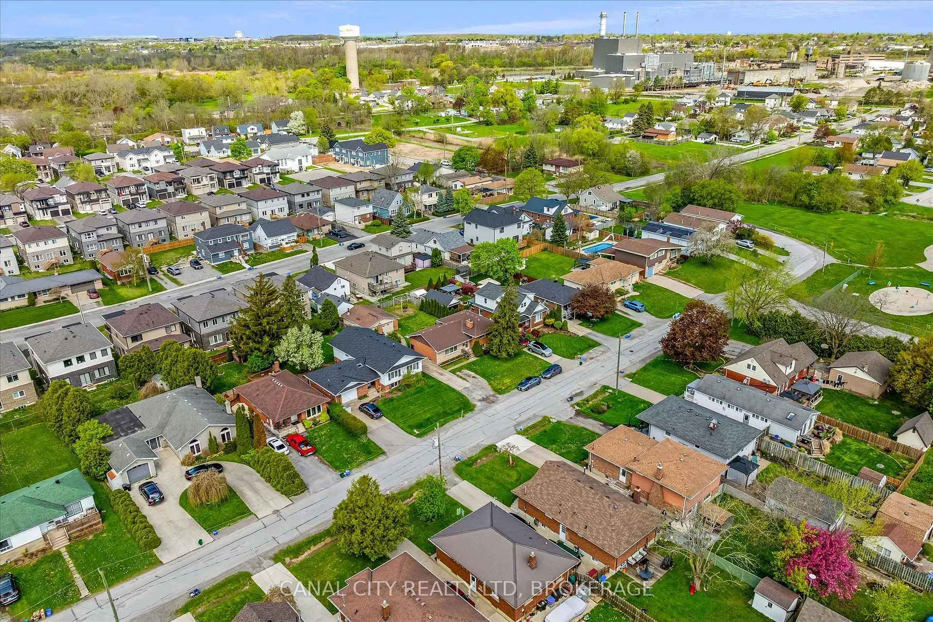 Photo 39 of 215 Ontario Street, Thorold, Allanburg/Thorold South — HOMEH