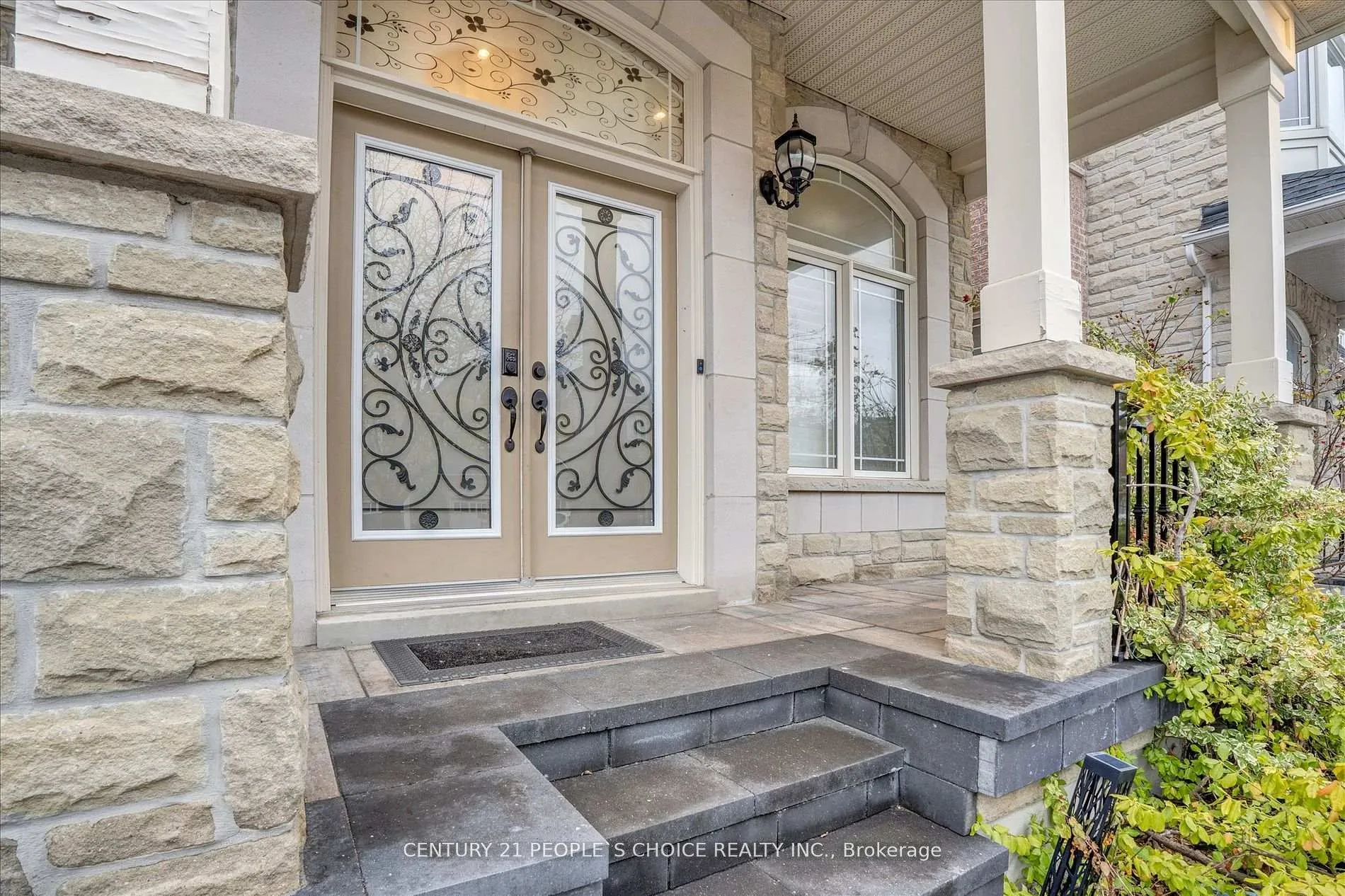 Photo 4 of 55 Mansbridge Crescent, Ajax, Northeast Ajax — HOMEH