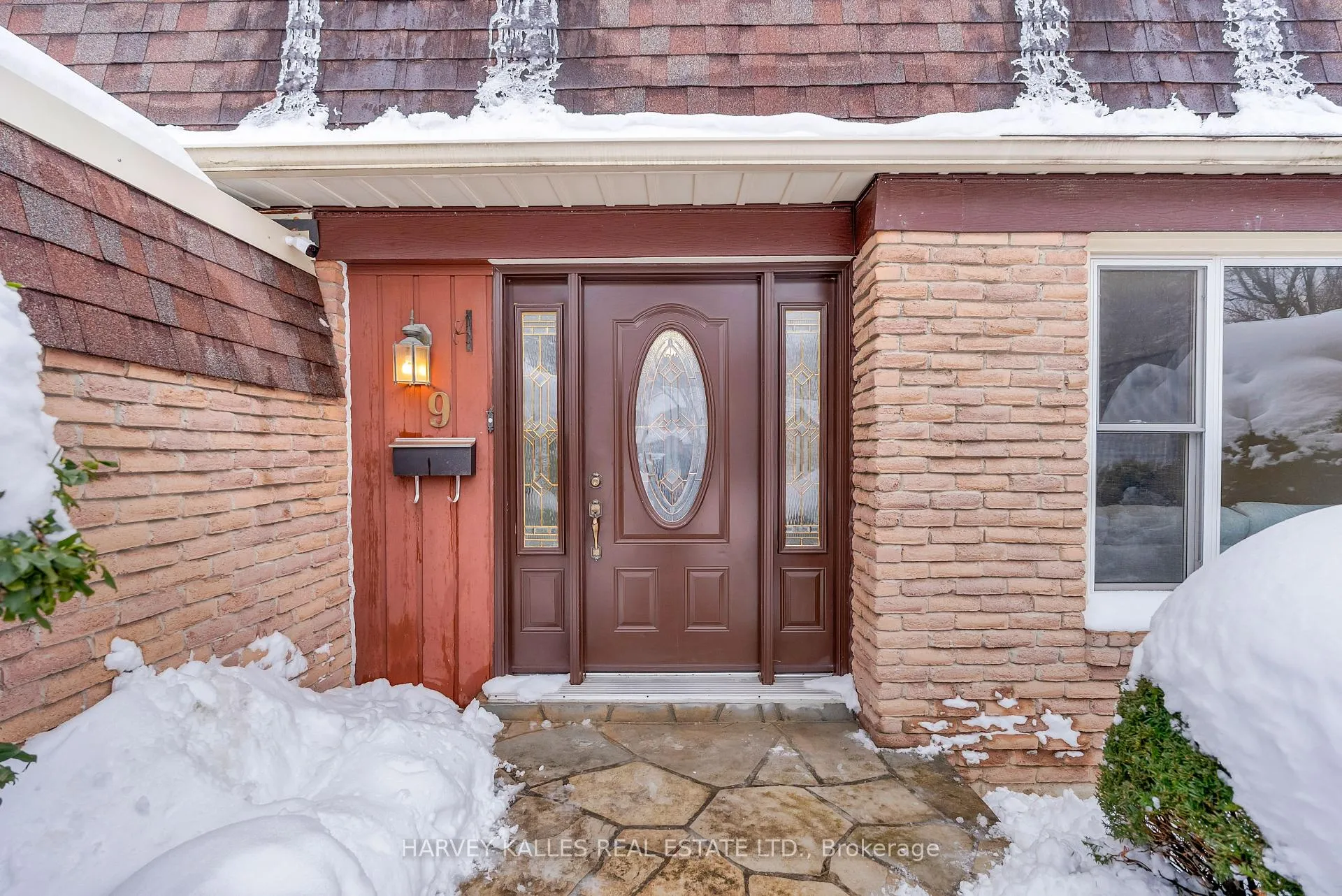 Photo 2 of 9 Bucks Green Road, Markham, German Mills — HOMEH