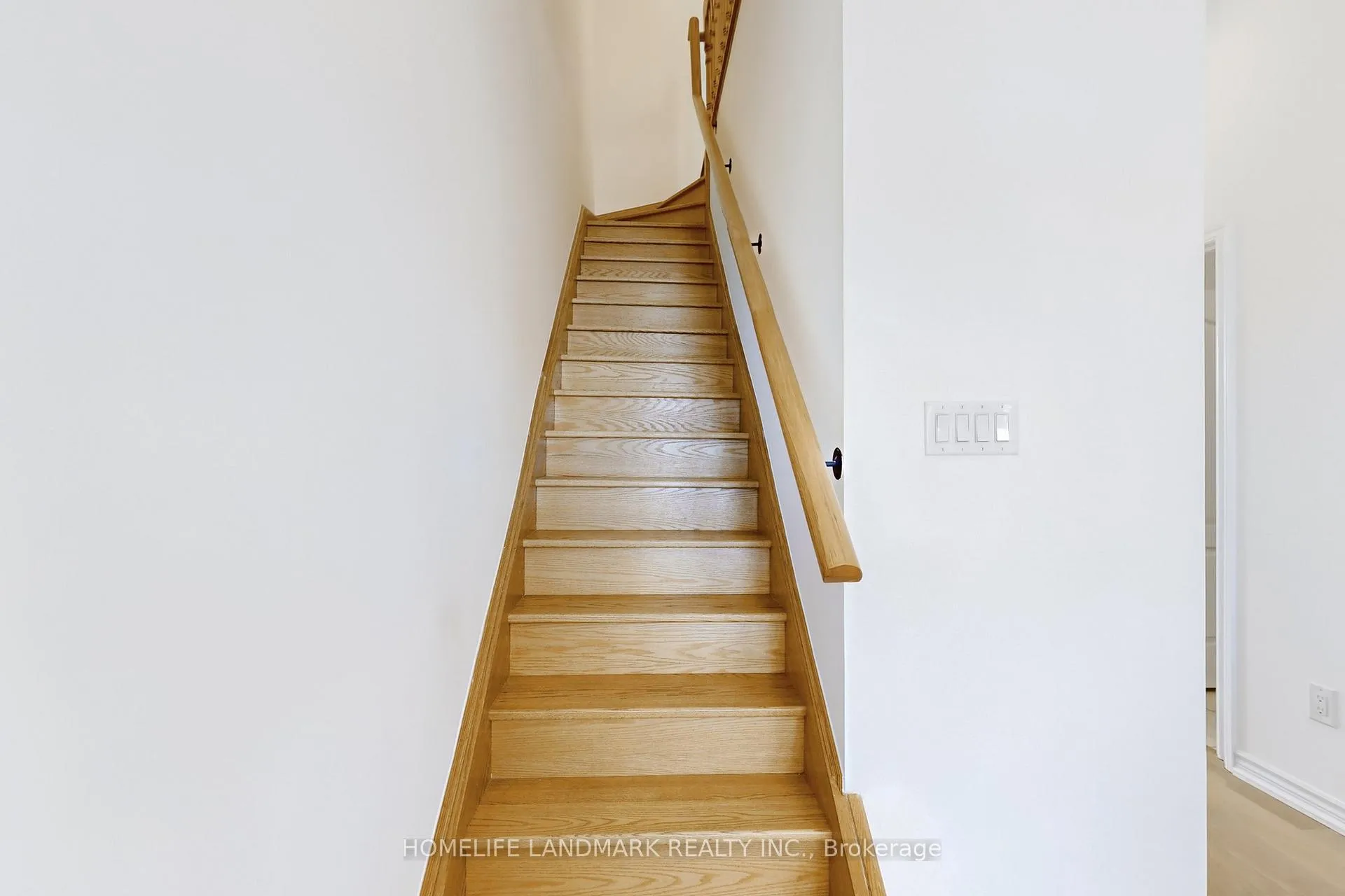 Photo 17 of 23 Hyderabad Lane, Markham, Greensborough — HOMEH