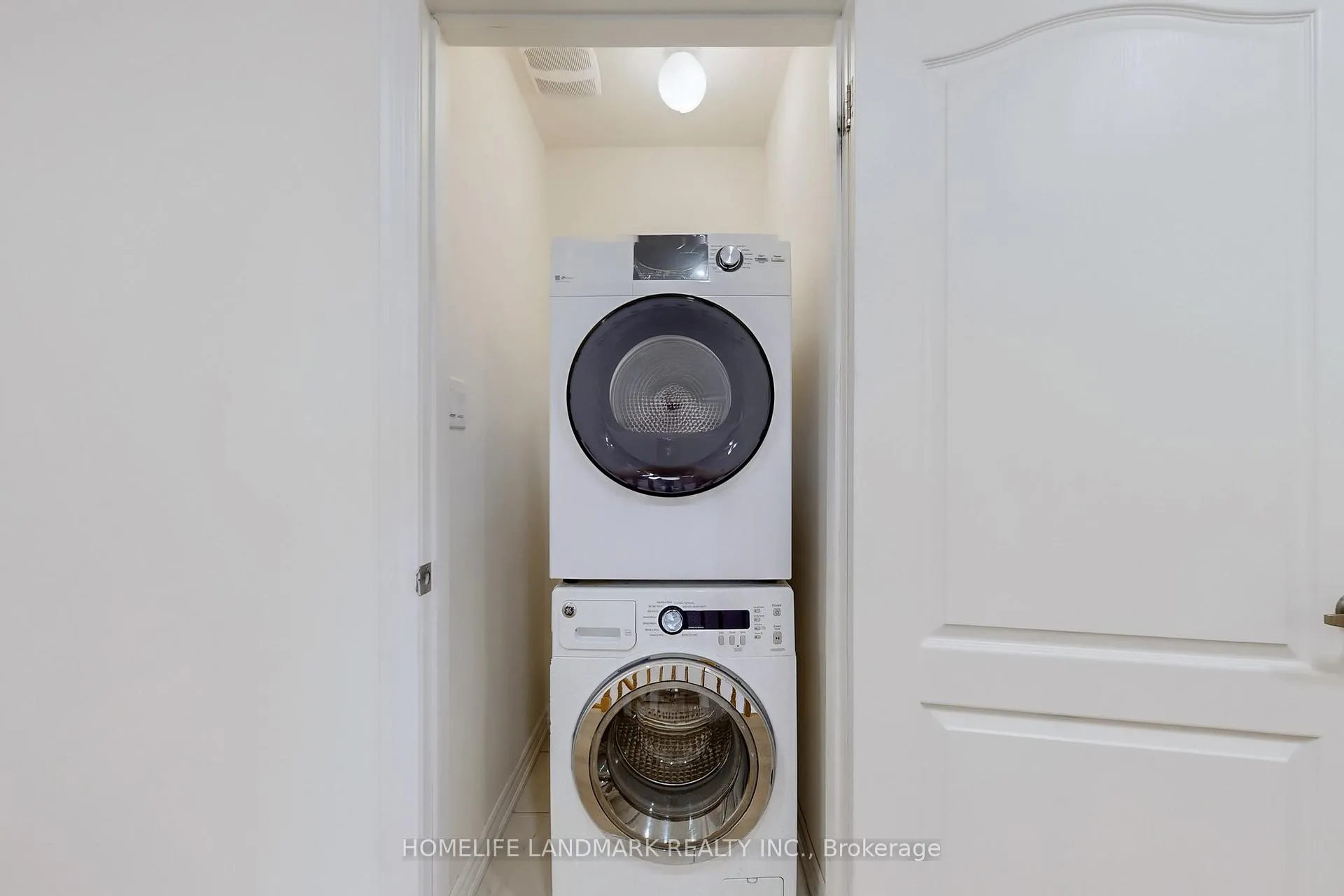 Photo 27 of 23 Hyderabad Lane, Markham, Greensborough — HOMEH