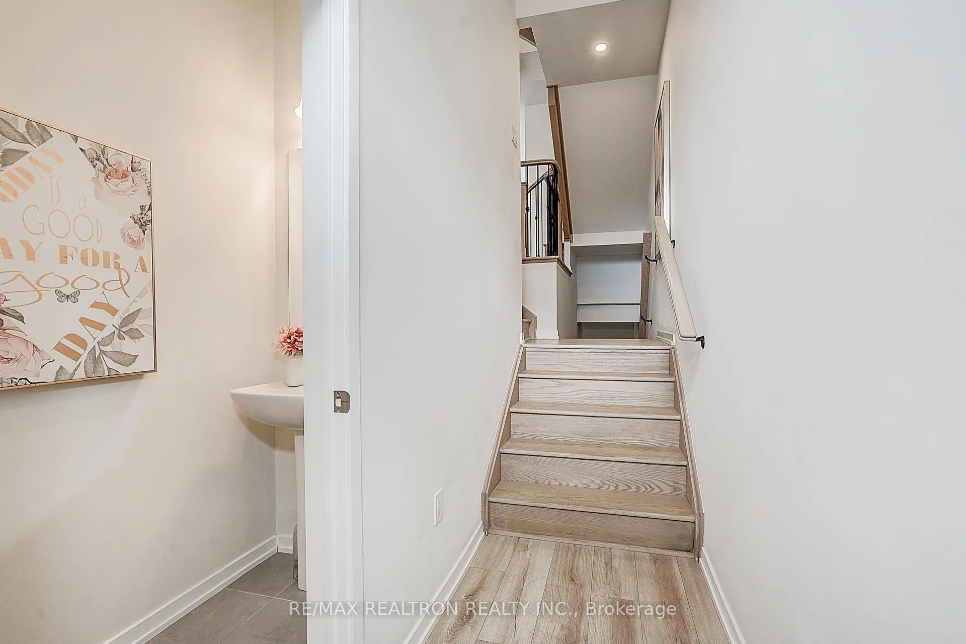 Photo 3 of 61 Rattenbury Road, Vaughan, Patterson — HOMEH