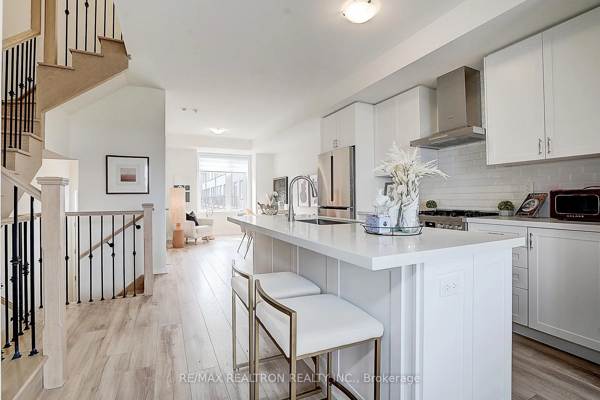 Photo 16 of 61 Rattenbury Road, Vaughan, Patterson — HOMEH