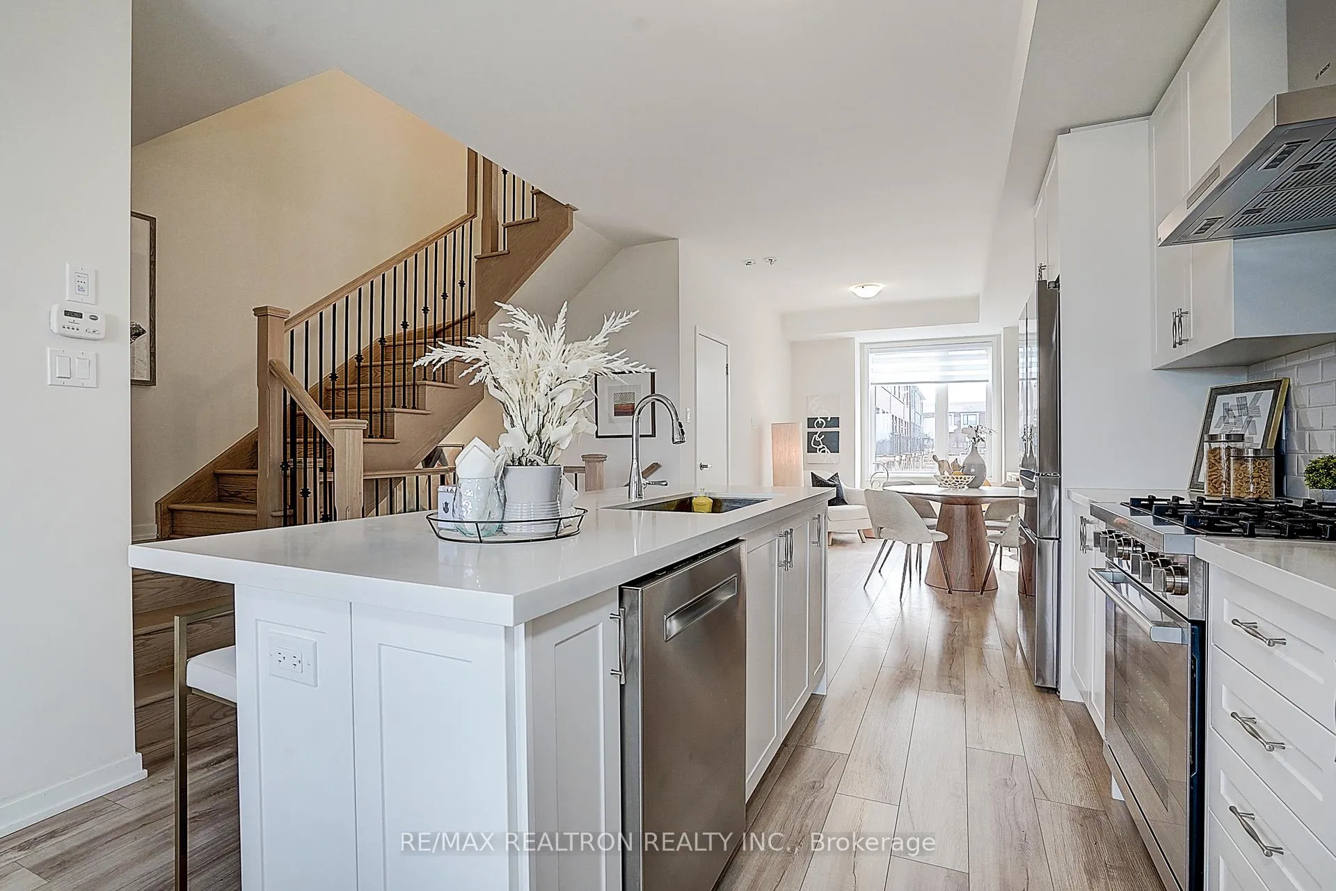 Photo 18 of 61 Rattenbury Road, Vaughan, Patterson — HOMEH