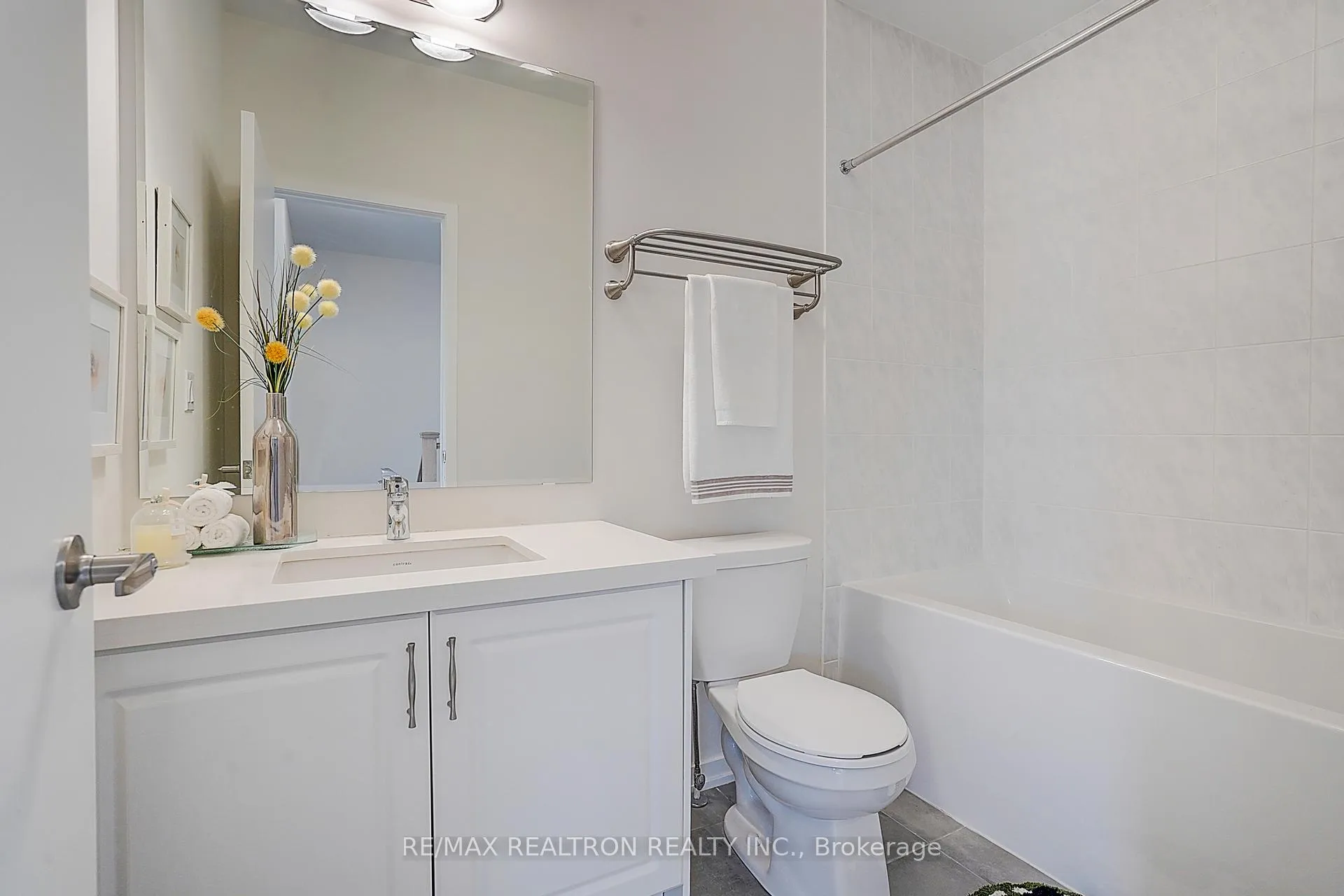 Photo 38 of 61 Rattenbury Road, Vaughan, Patterson — HOMEH