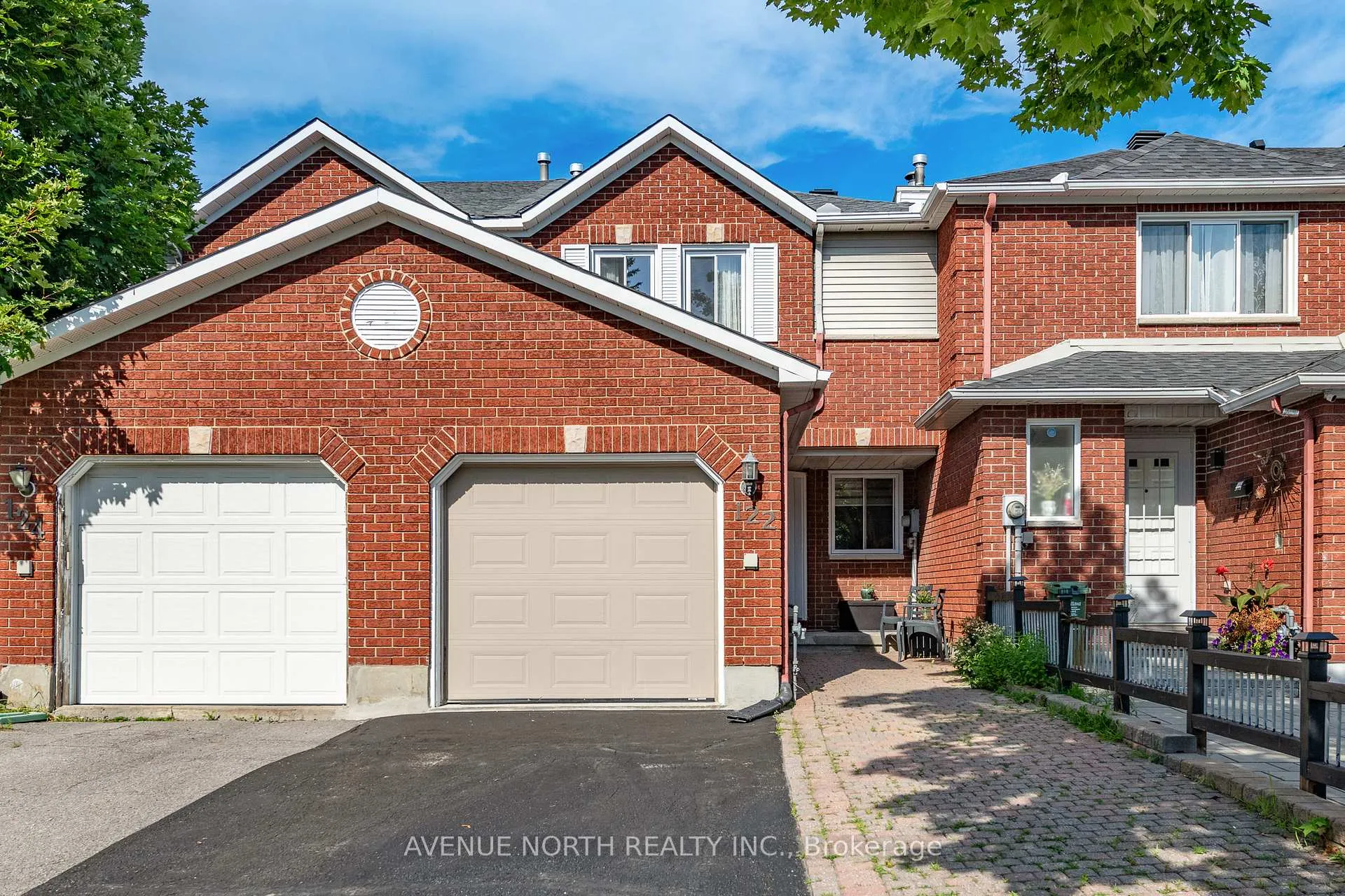 Front of 122 Woodbury Crescent