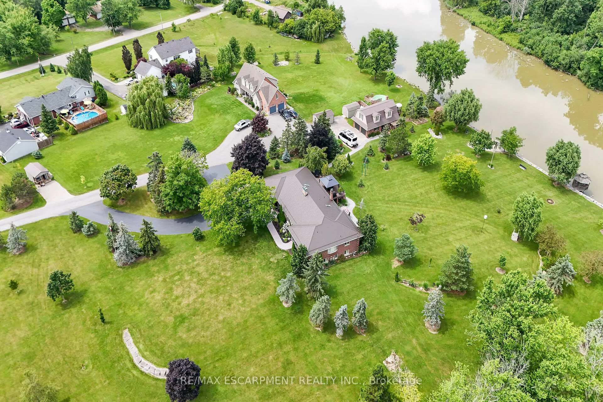 Photo 49 of 32 Haldimand Trail, Haldimand, Dunnville — HOMEH