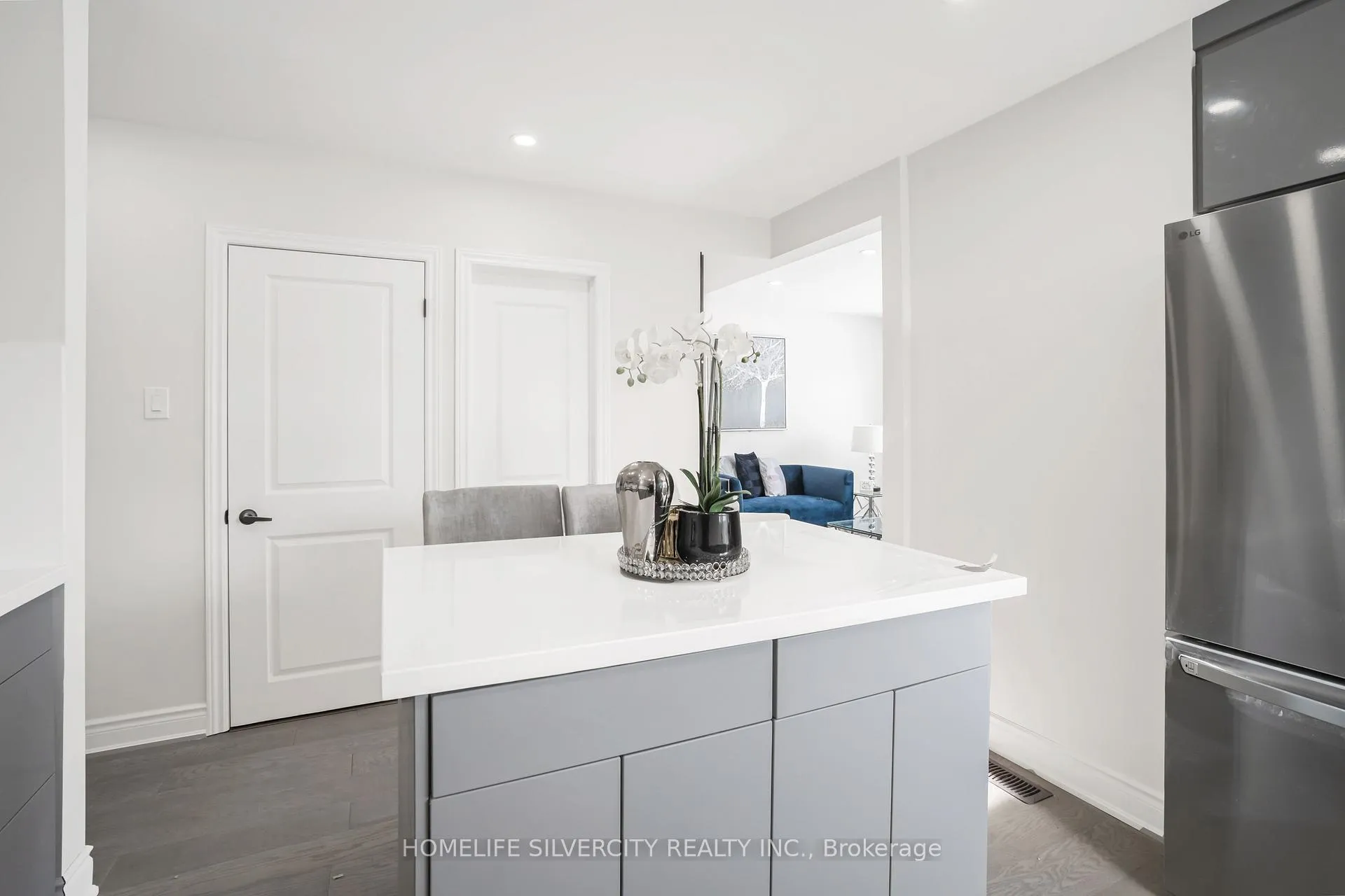 Photo 10 of 168 Folkstone Crescent, Brampton, Southgate — HOMEH