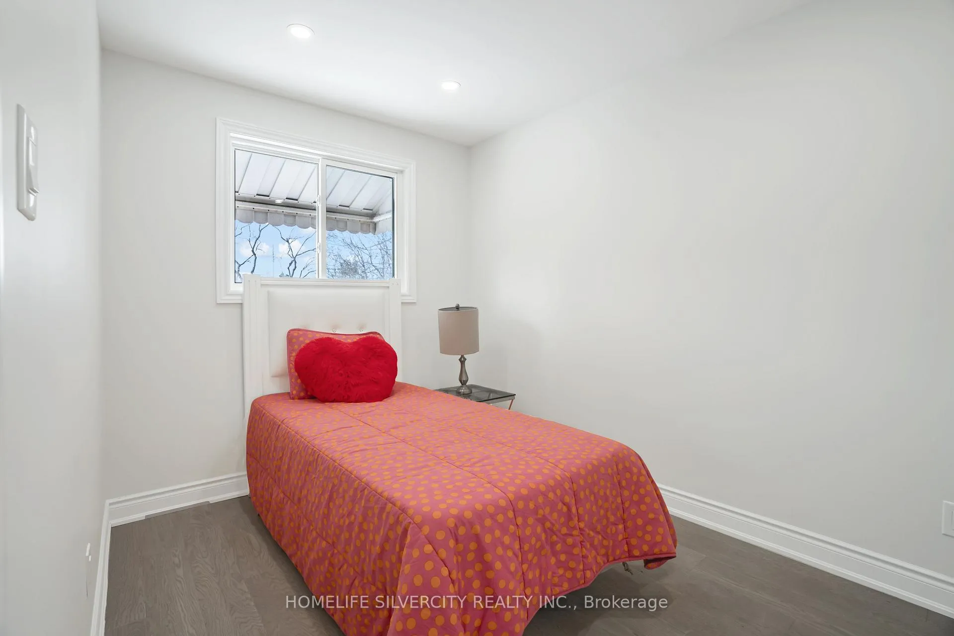 Photo 15 of 168 Folkstone Crescent, Brampton, Southgate — HOMEH
