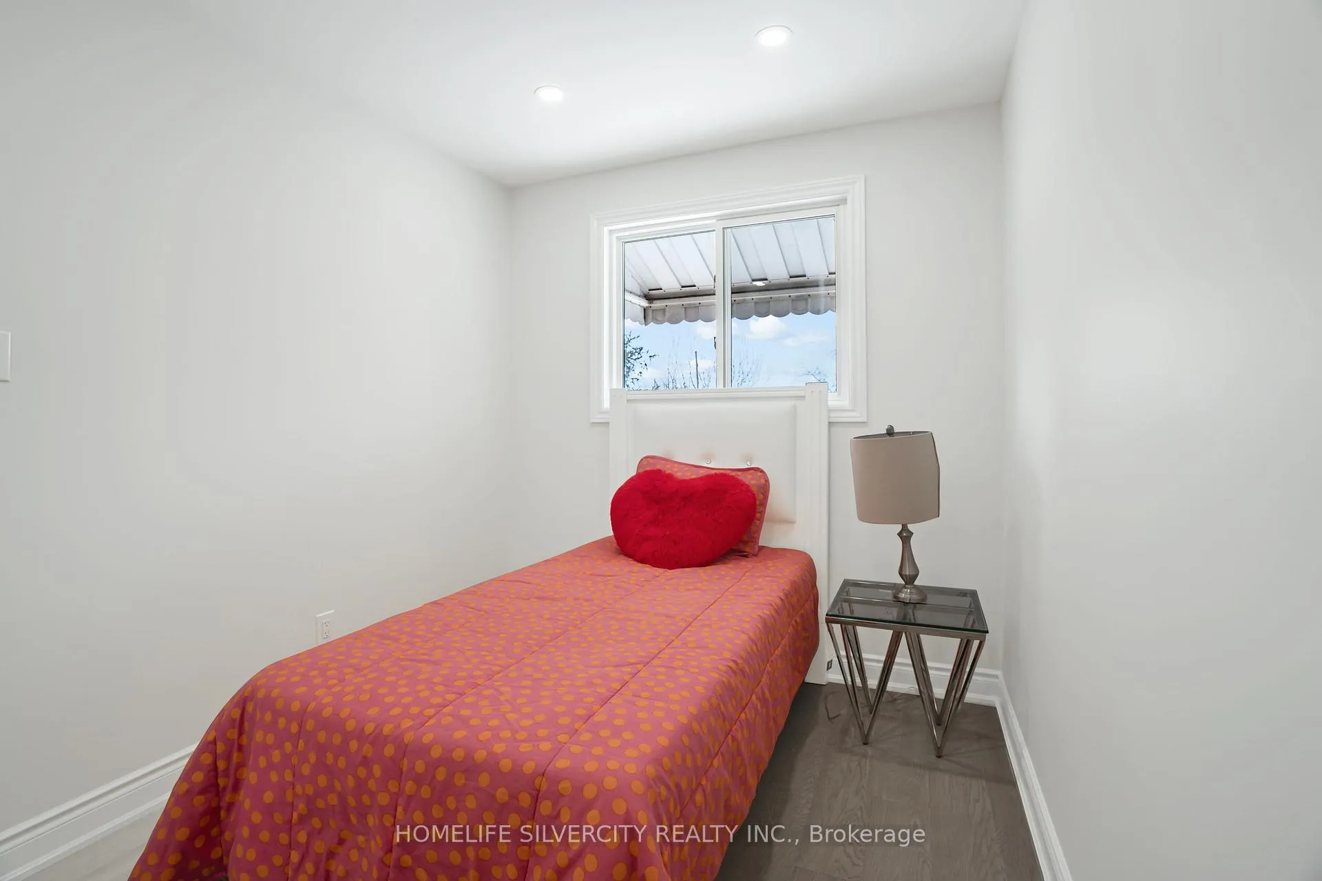 Photo 16 of 168 Folkstone Crescent, Brampton, Southgate — HOMEH