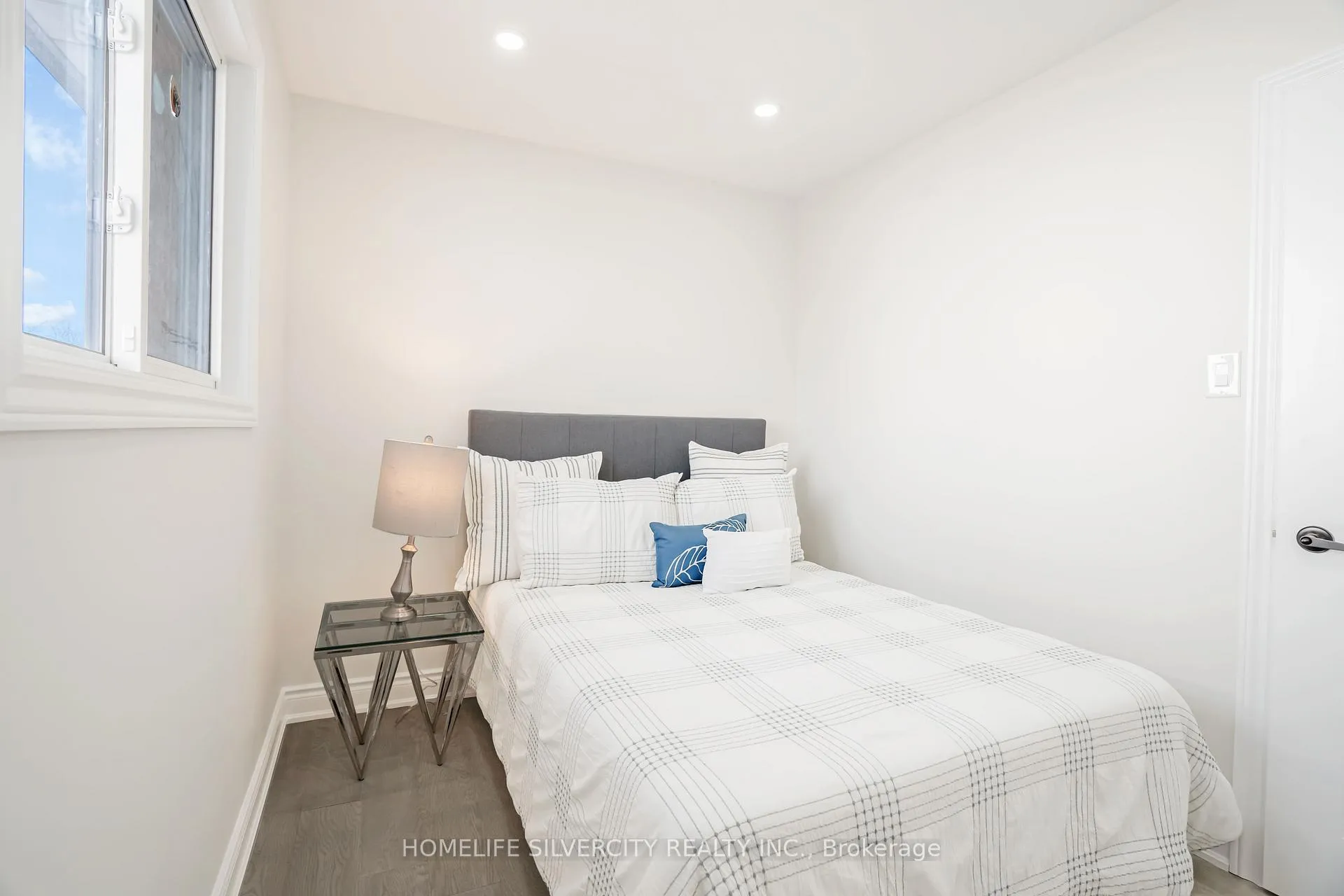 Photo 18 of 168 Folkstone Crescent, Brampton, Southgate — HOMEH