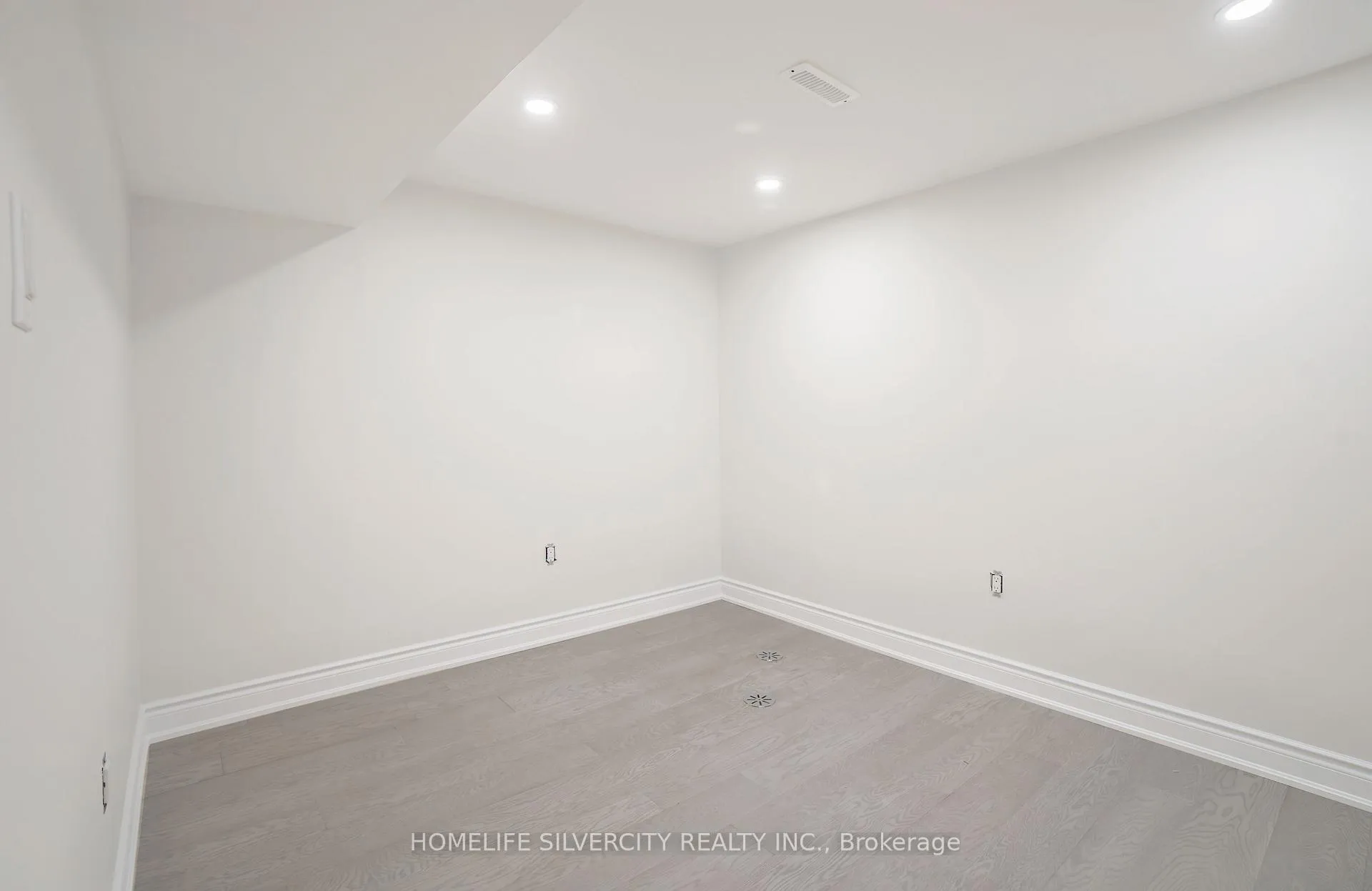 Photo 27 of 168 Folkstone Crescent, Brampton, Southgate — HOMEH