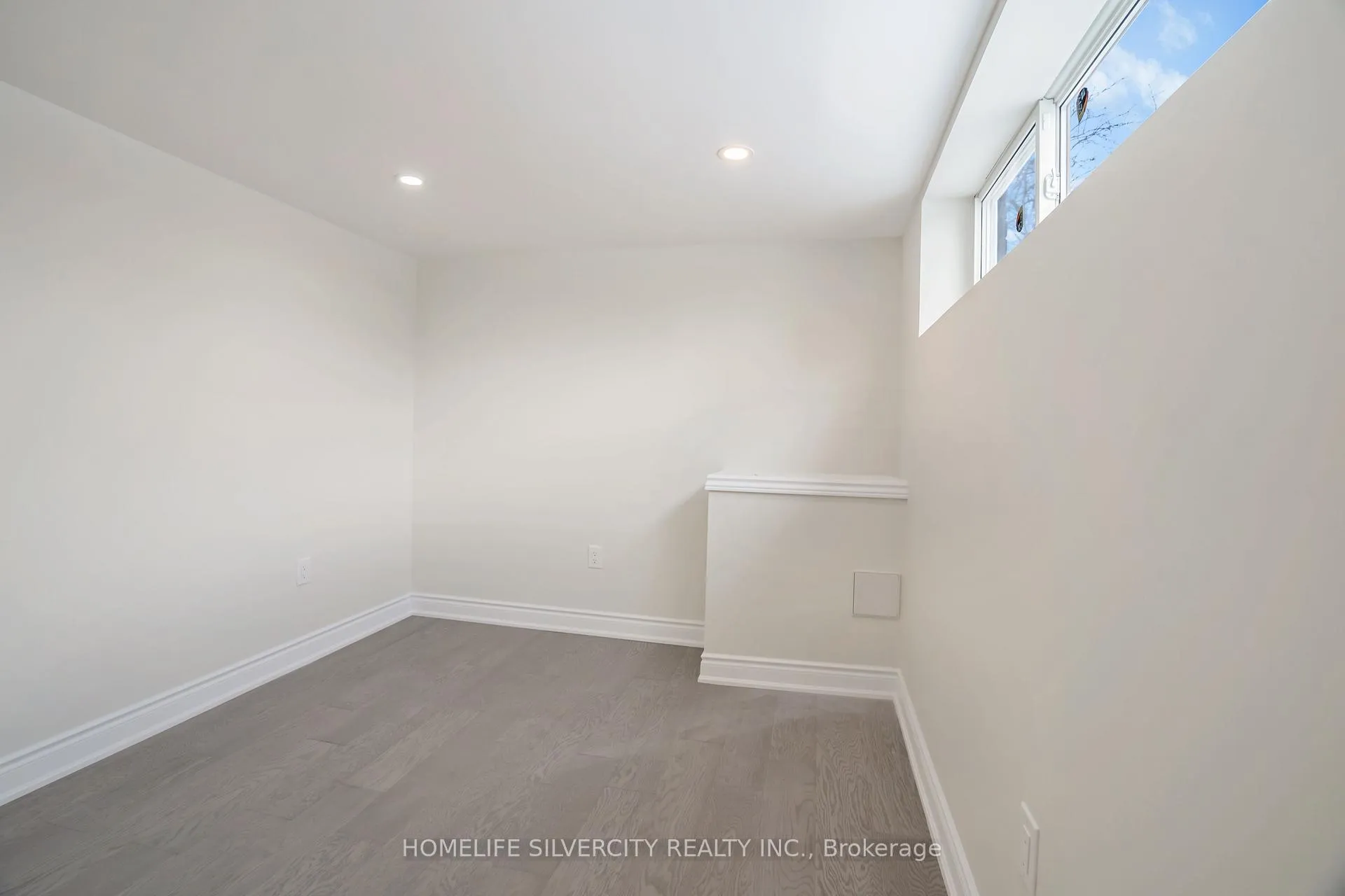 Photo 28 of 168 Folkstone Crescent, Brampton, Southgate — HOMEH