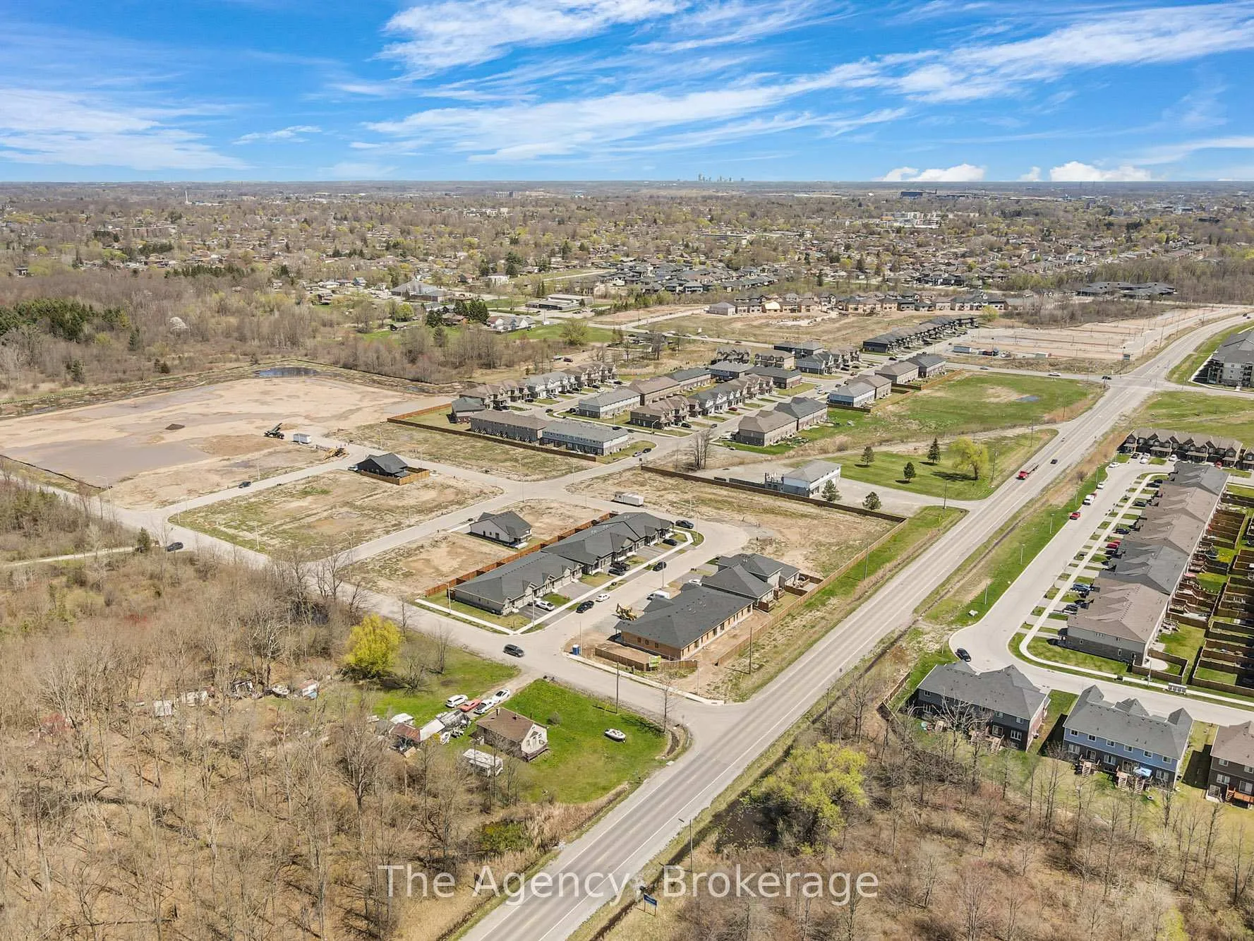 Photo 4 of 21 Austin Drive, Welland, West Welland — HOMEH