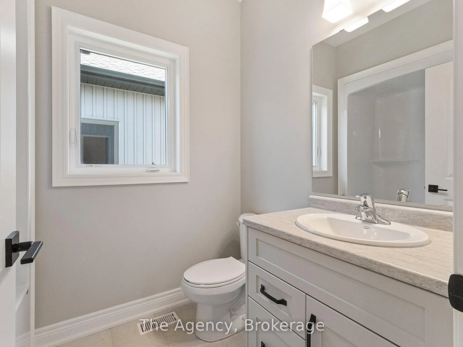 Photo 11 of 21 Austin Drive, Welland, West Welland — HOMEH