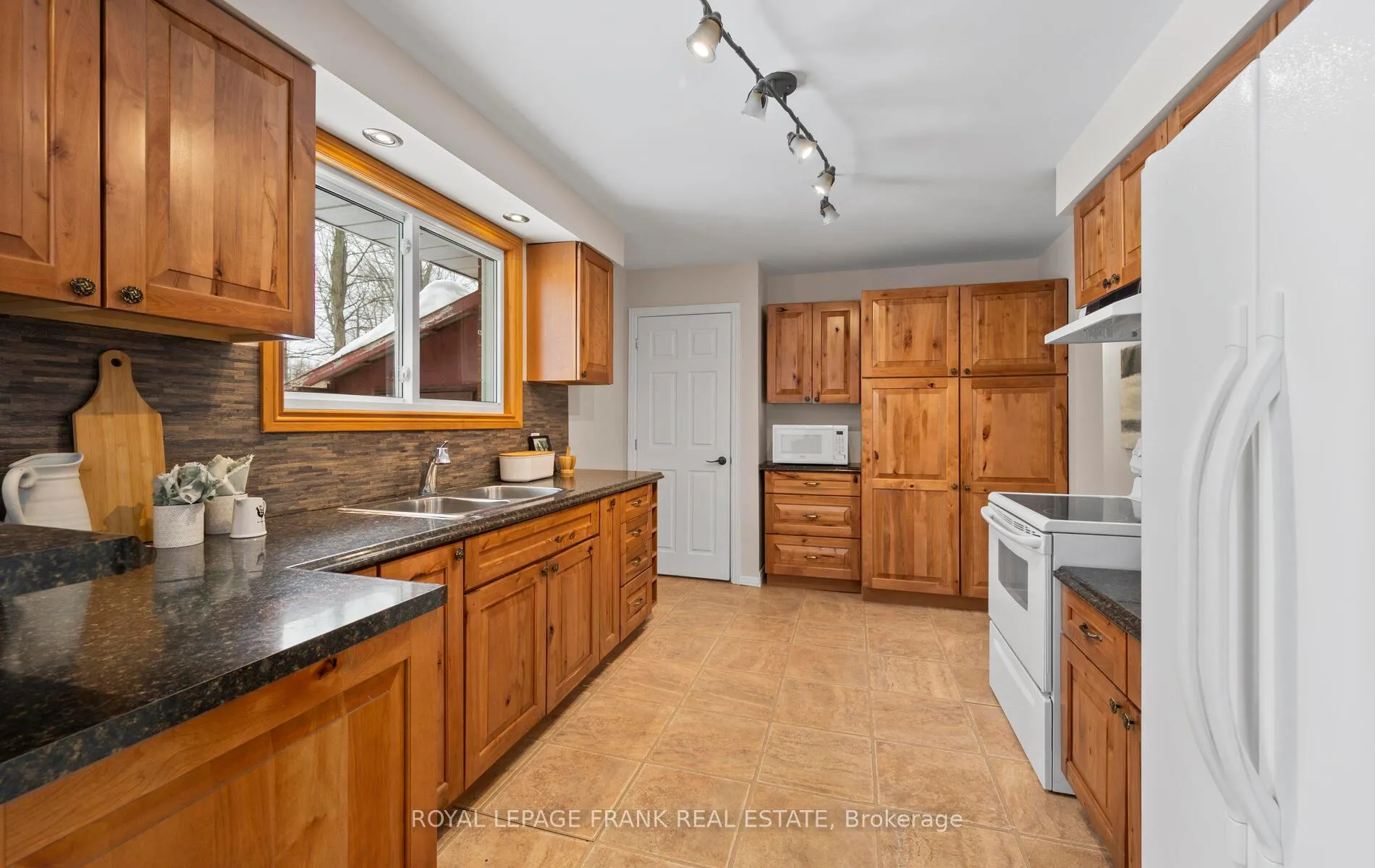 Photo 10 of 3324 Shirley Road, Scugog, Blackstock — HOMEH