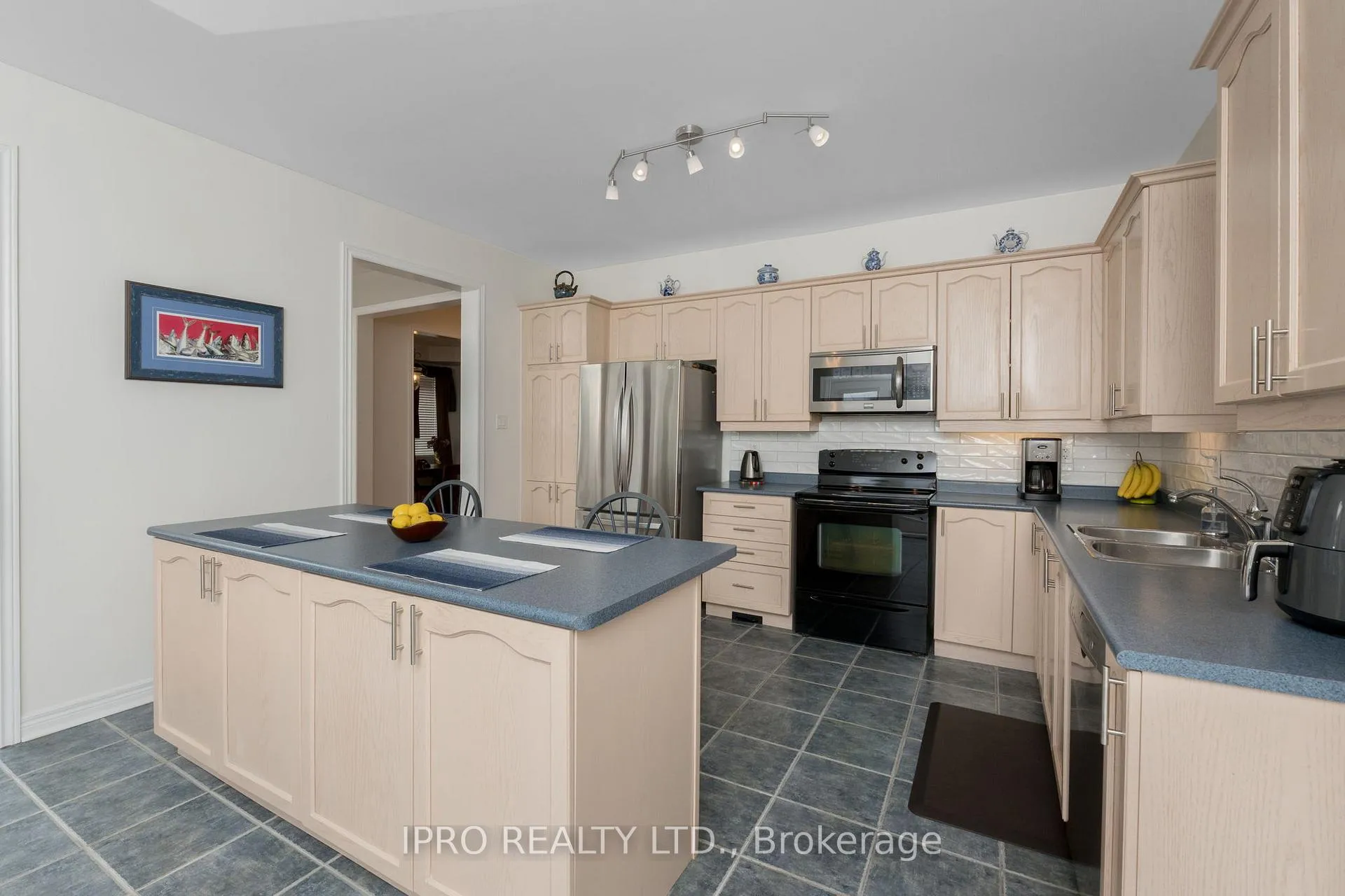 Photo 11 of 7 Watchman Road, Brampton, Bram East — HOMEH