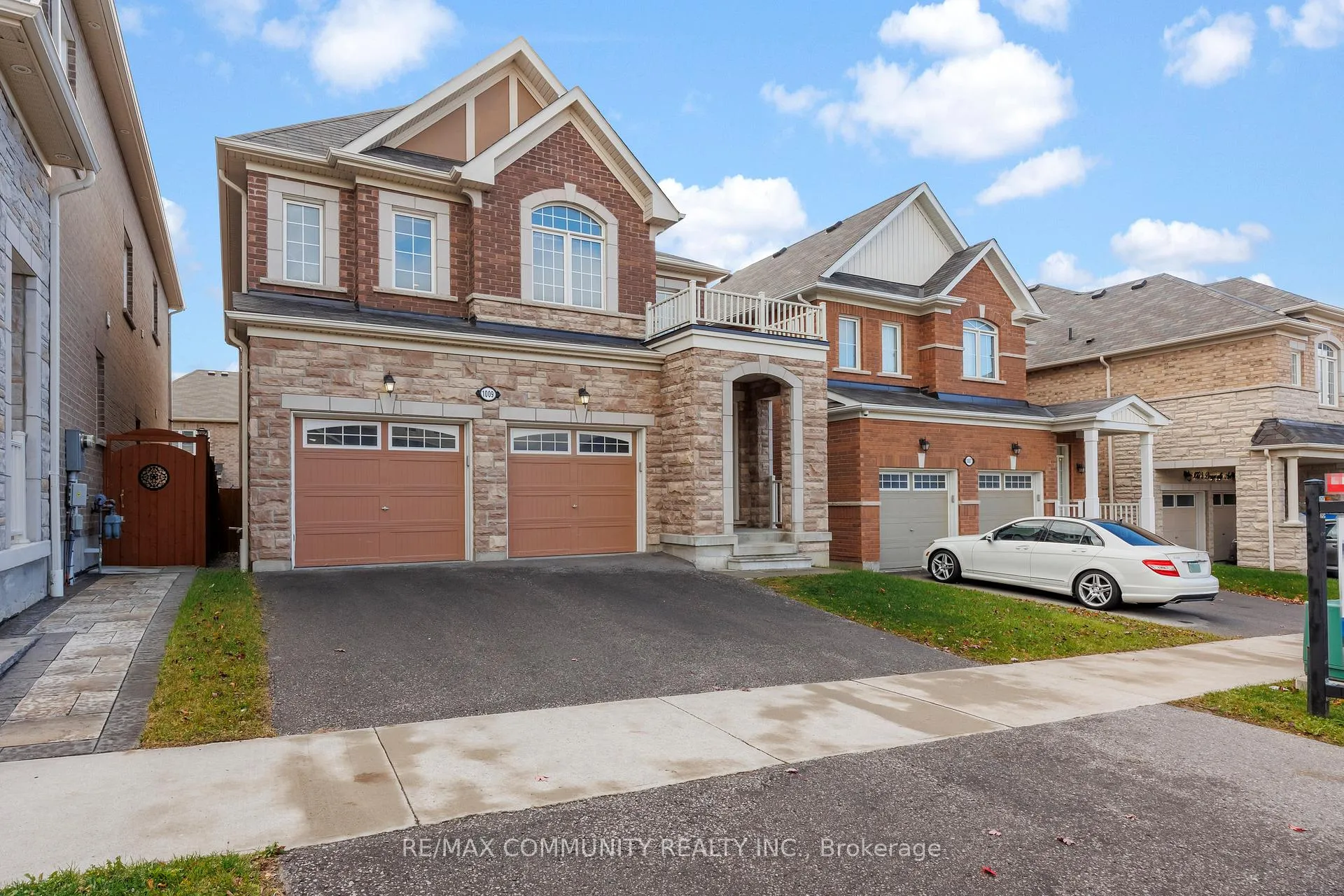 Photo 2 of 1009 Dragonfly Avenue, Pickering, Rural Pickering — HOMEH