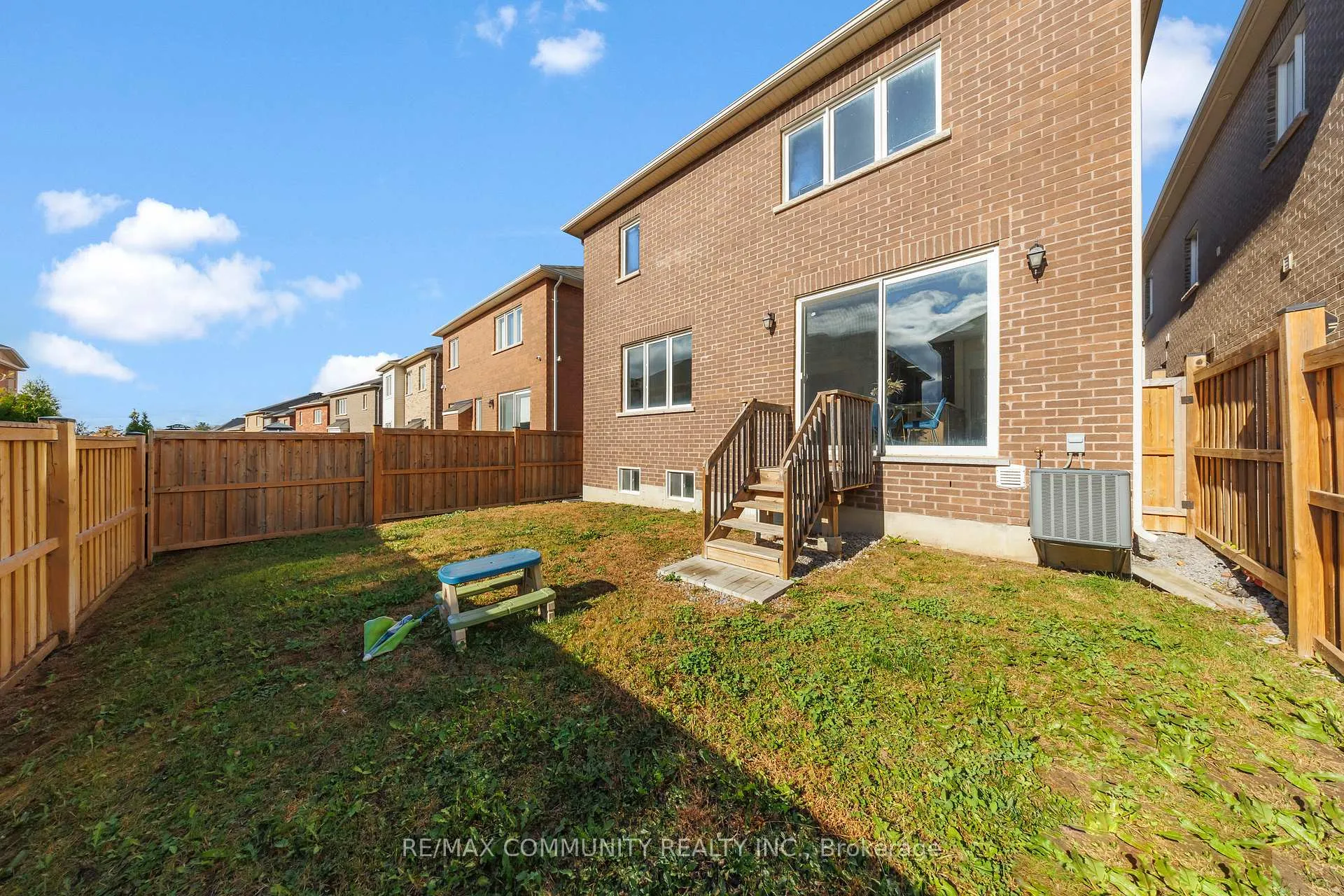 Photo 5 of 1009 Dragonfly Avenue, Pickering, Rural Pickering — HOMEH